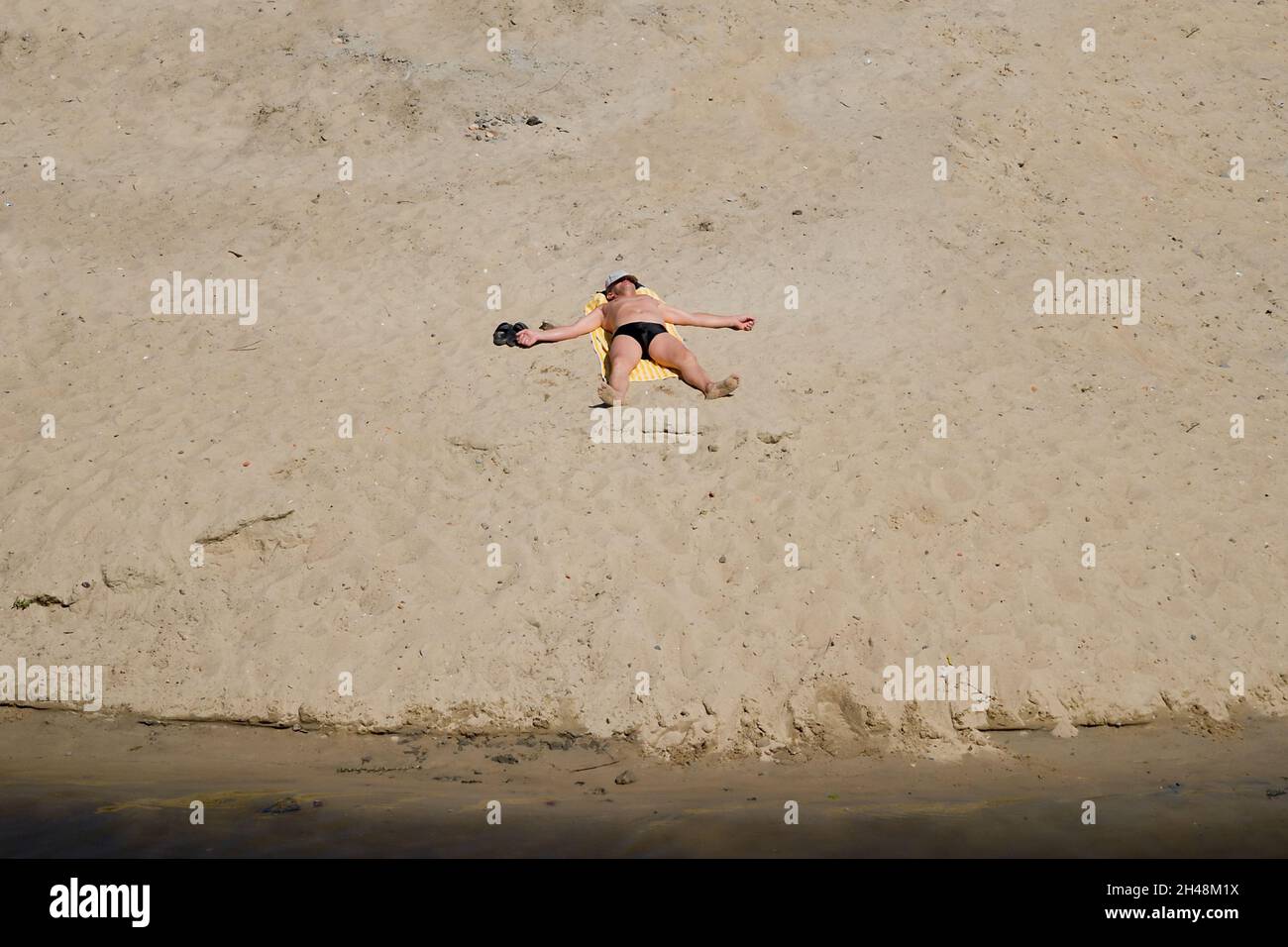 Lonely man at beach hi-res stock photography and images - Alamy