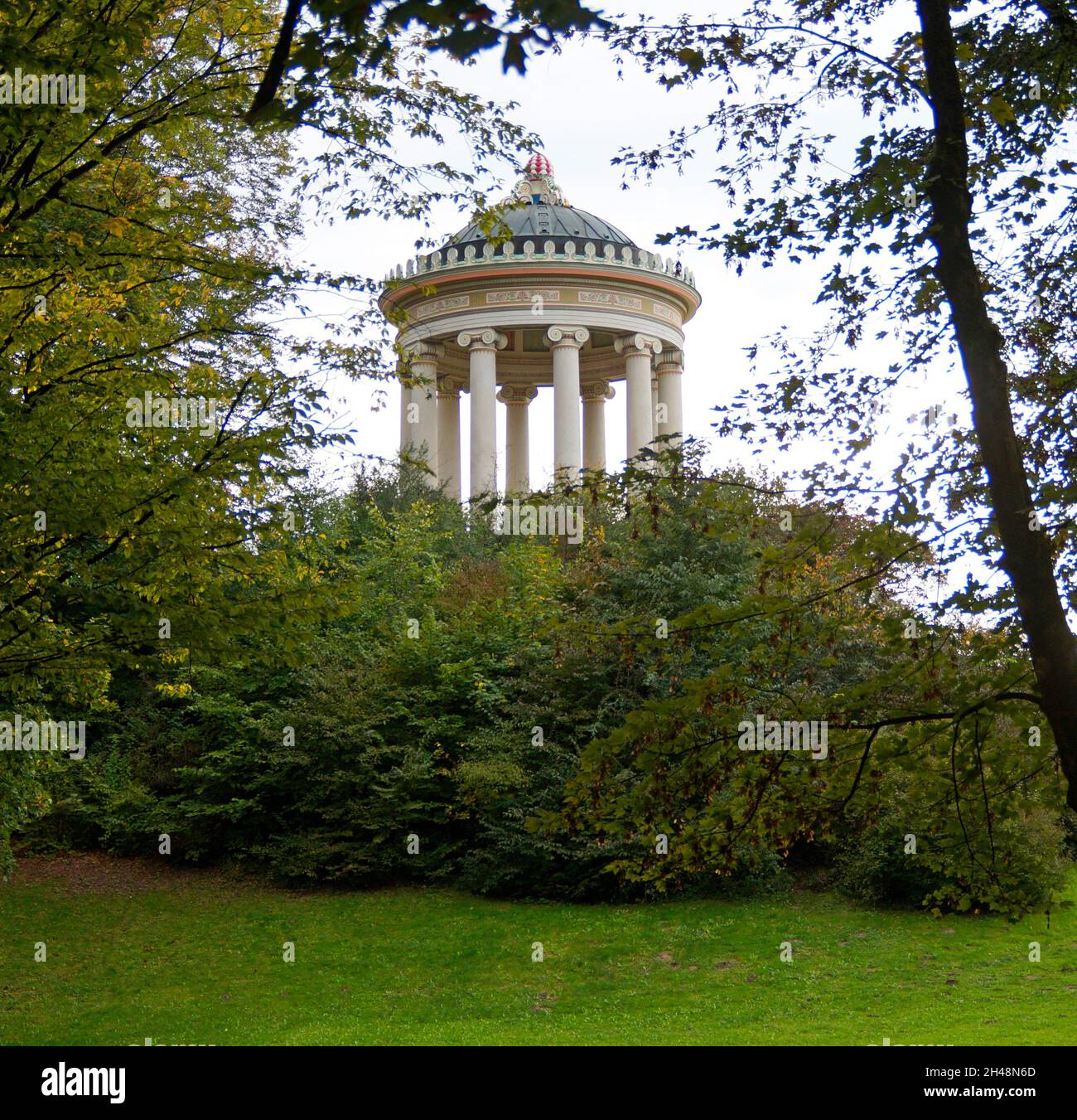 Monopteros 'Greek temple' on top of a small hill in the center of the city of Munich, Bavaria, Germany Stock Photo
