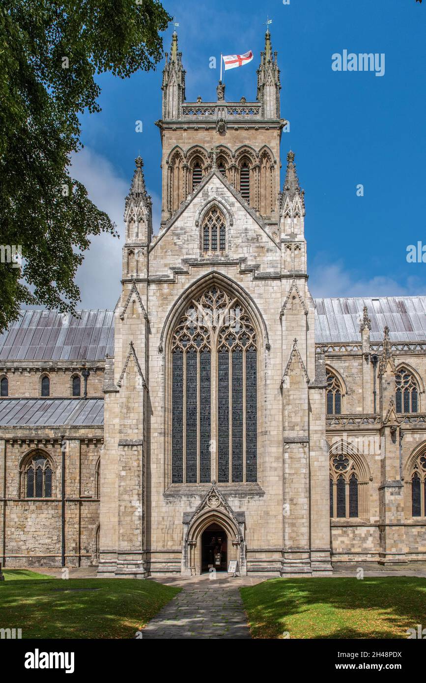 Selby, Yorkshire, England, 18th August 2021 - A side view of Selby Abbey on a sunny day with blue cloud sky. Stock Photo
