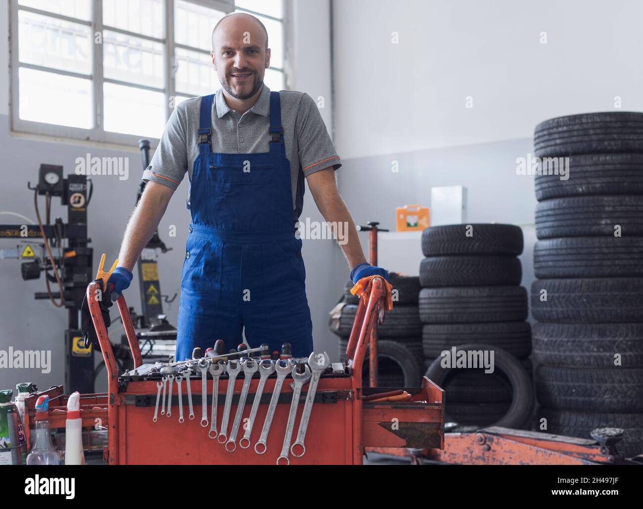 Tool cart hi-res stock photography and images - Alamy
