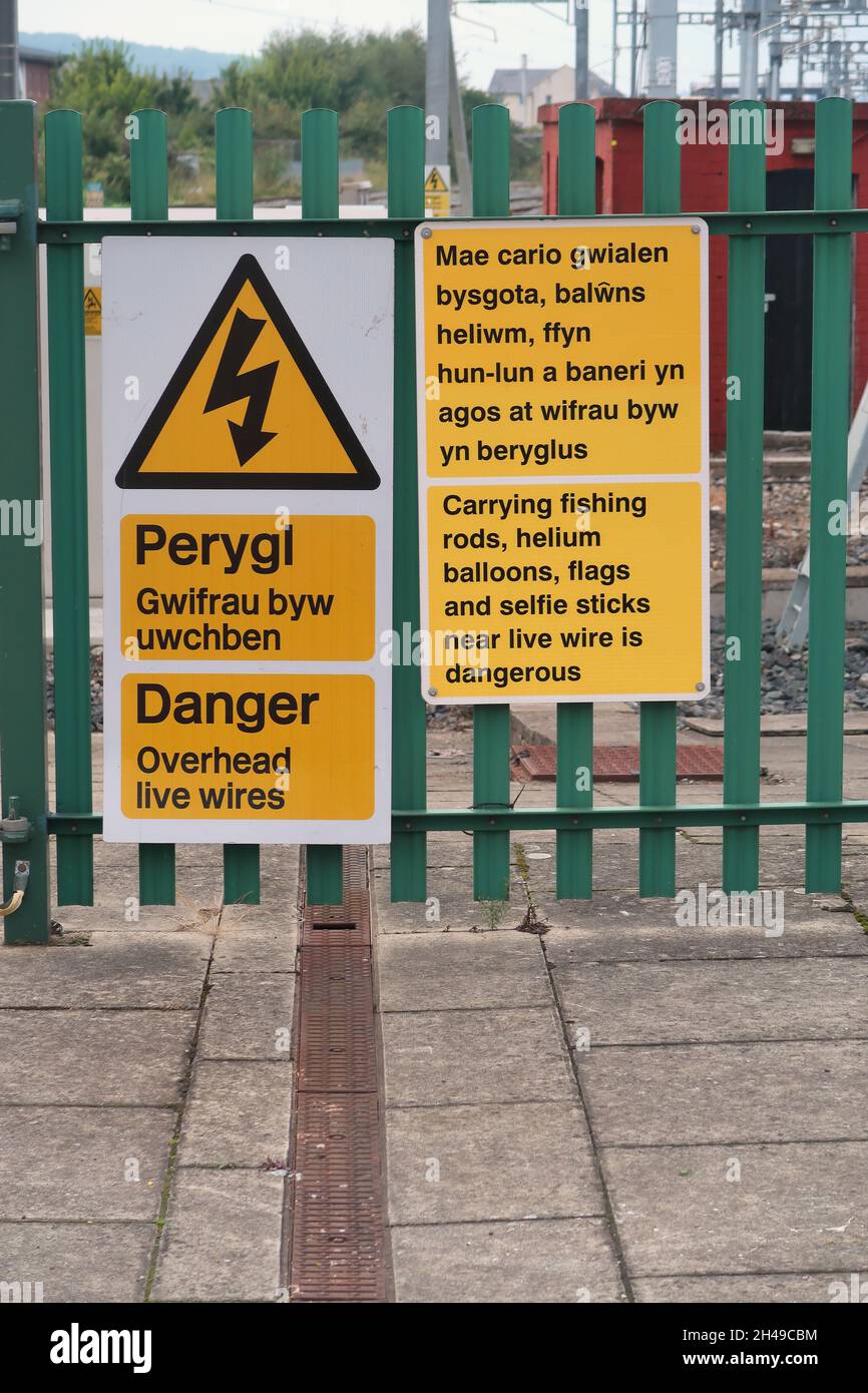 A dual Welsh/English language notice on Cardiff Central railway station. Stock Photo