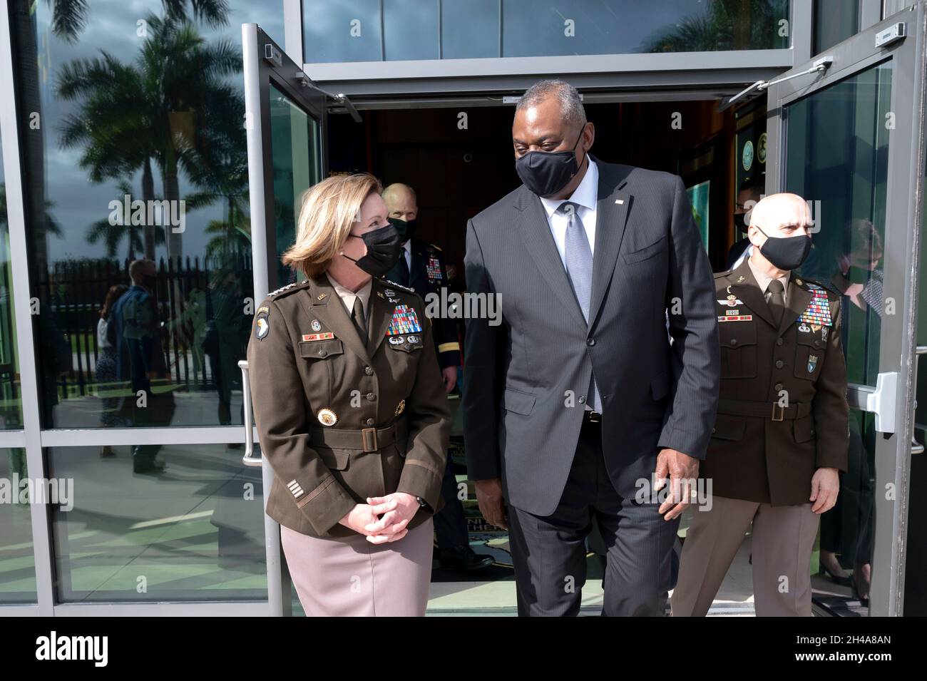 Doral, United States of America. 29 October, 2021. U.S. Secretary of Defense Lloyd Austin, right, walks with commander Army Gen. Laura J. Richardson following the change of command ceremony, October 29, 2021 in Doral, Florida. Richardson replaced retiring Navy Adm. Craig Faller as head of the Southern Command. Credit: Lisa Ferdinando/DOD/Alamy Live News Stock Photo