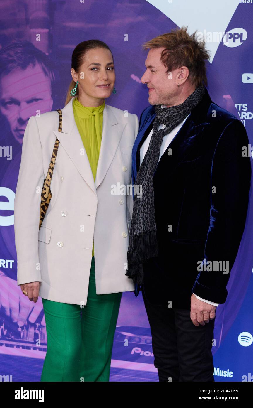 London, UK. 01st Nov, 2021. Yasmin Le Bon and Simon Le Bon  pictured arriving at the Music Industry Trusts Award 2021 held in celebration of Pete Tong’s achievements in the industry. Held at the Grosvenor House Hotel, London Credit: Alan D West/Alamy Live News Stock Photo