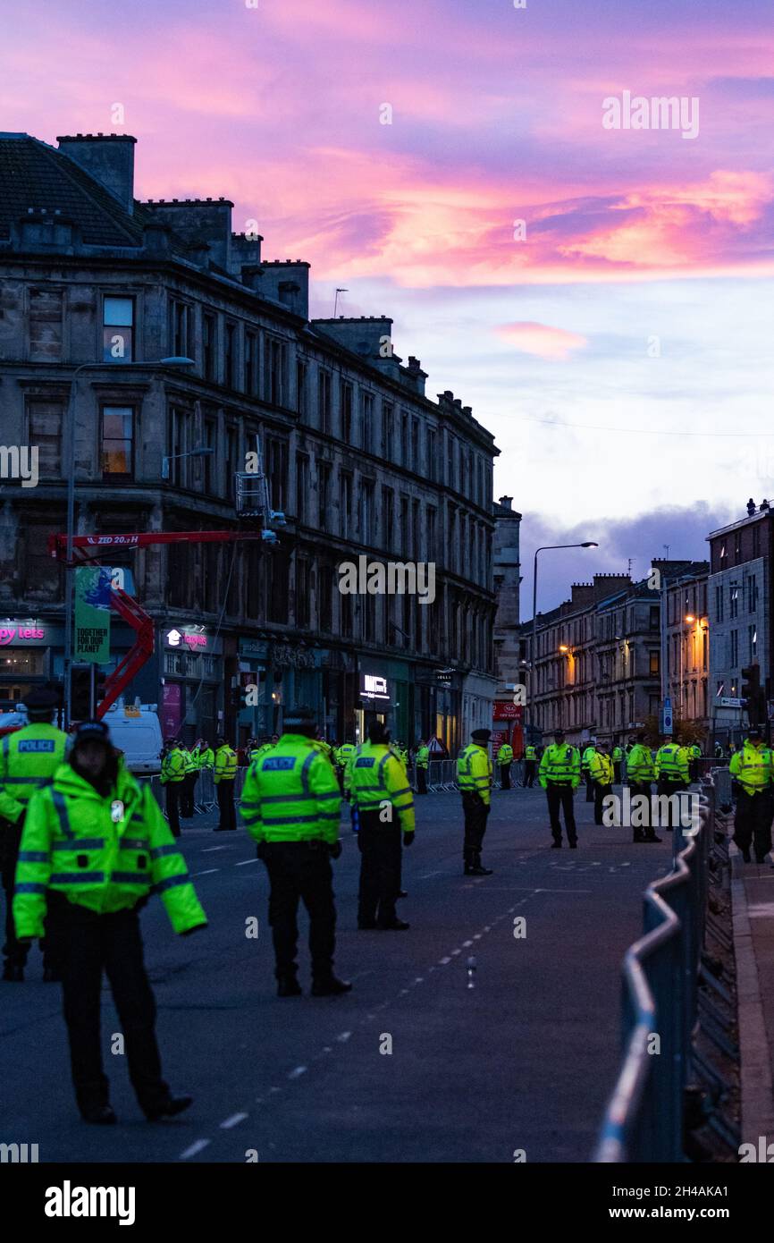 Glasgow, Scotland, UK. 1st Nov, 2021. COP26 - temporary ring of steel around Kelvingrove Museum and massive police presence in the surrounding areas of the West End of Glasgow ahead of a COP26 evening reception. Pictured - police line Argyle Street through Finnieston which has been completely sealed off to create a safe route for world leaders arriving at Kelvingrove Museum from the SEC campus. Credit: Kay Roxby/Alamy Live News Stock Photo