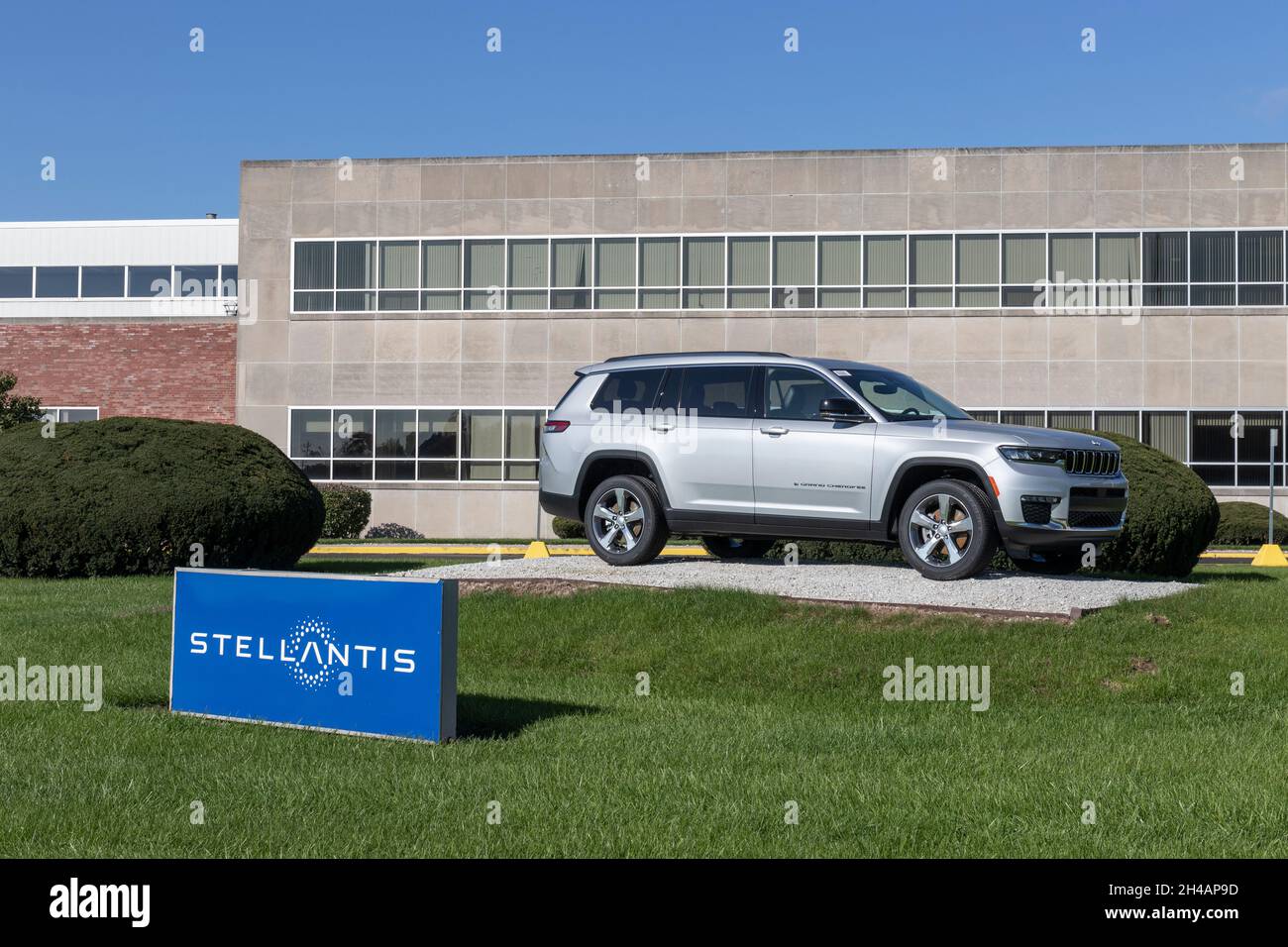 Kokomo Circa October 2021 Jeep Grand Cherokee SUV display at the