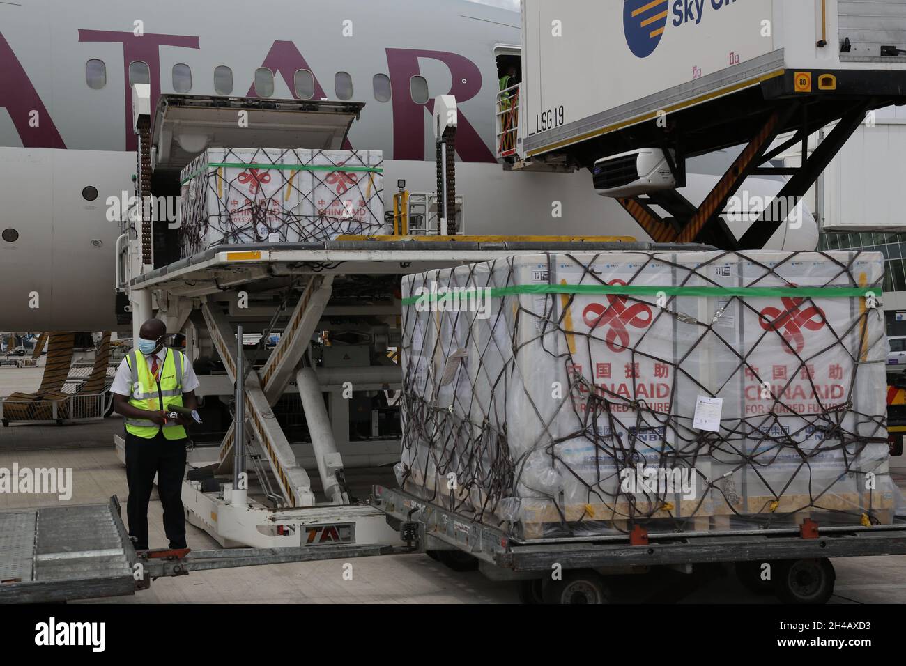 Dar Es Salaam, Tanzania. 1st Nov, 2021. A staff member unloads the COVID-19 vaccines from China at Julius Nyerere International Airport in Dar es Salaam, Tanzania, on Nov. 1, 2021. Tanzania on Monday received the second batch of 500,000 Sinopharm vaccine doses from China, boosting the east African nation's drive to vaccinate its people against the COVID-19 pandemic. Credit: Herman Emmanuel/Xinhua/Alamy Live News Stock Photo