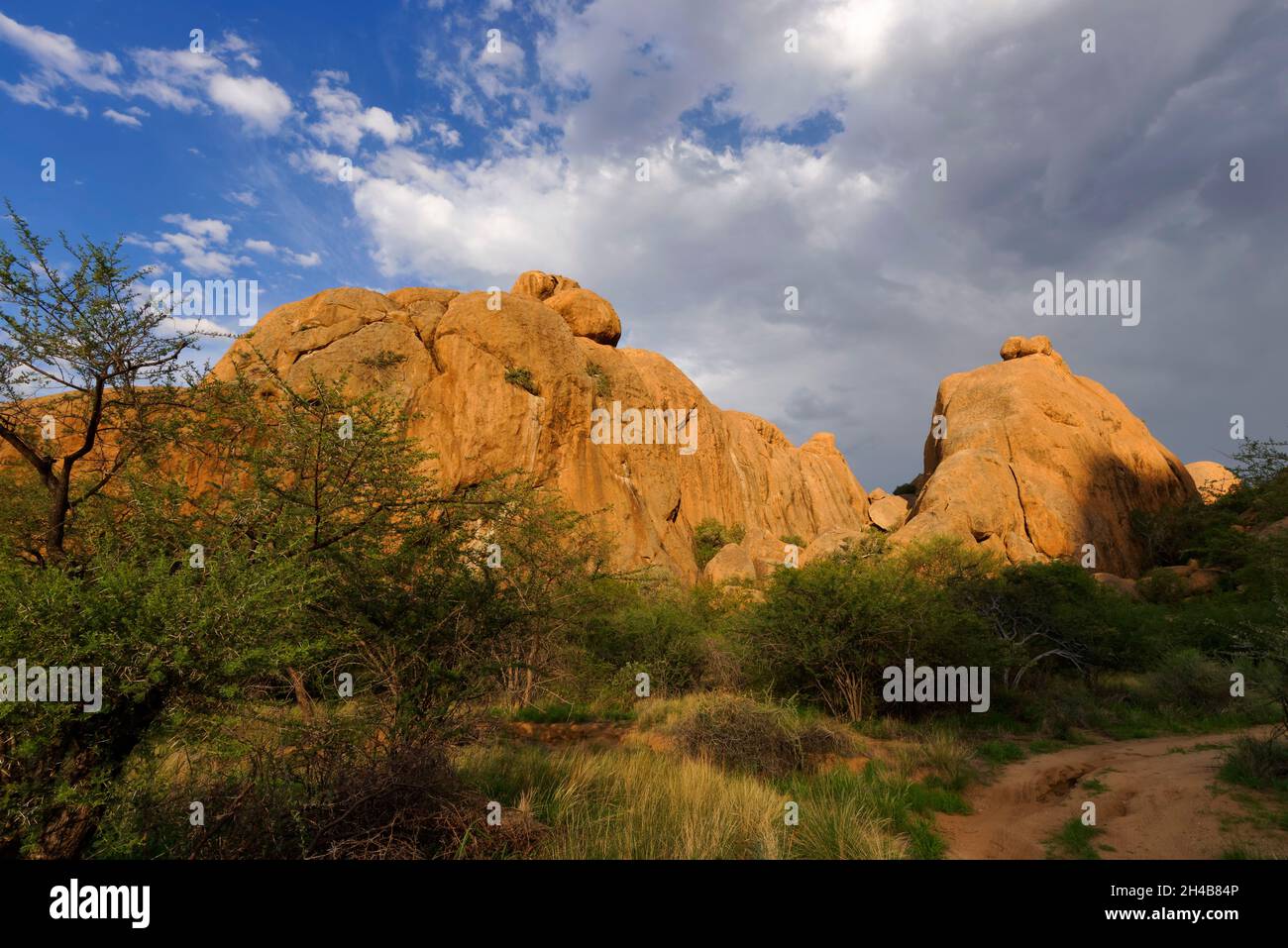 Erongo Rocks Farmhouse Farm Omandumba (guest farm): Granite rocks in the Erongo Mountains ...