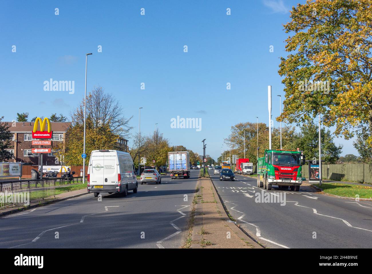 Traffic on dual carriageway, Bath Road, Cranford, London Borough of