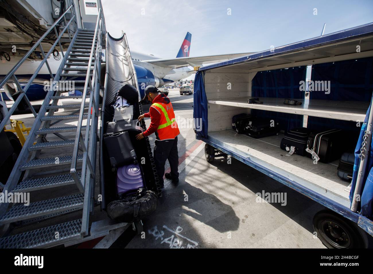 gate check bolsa delta