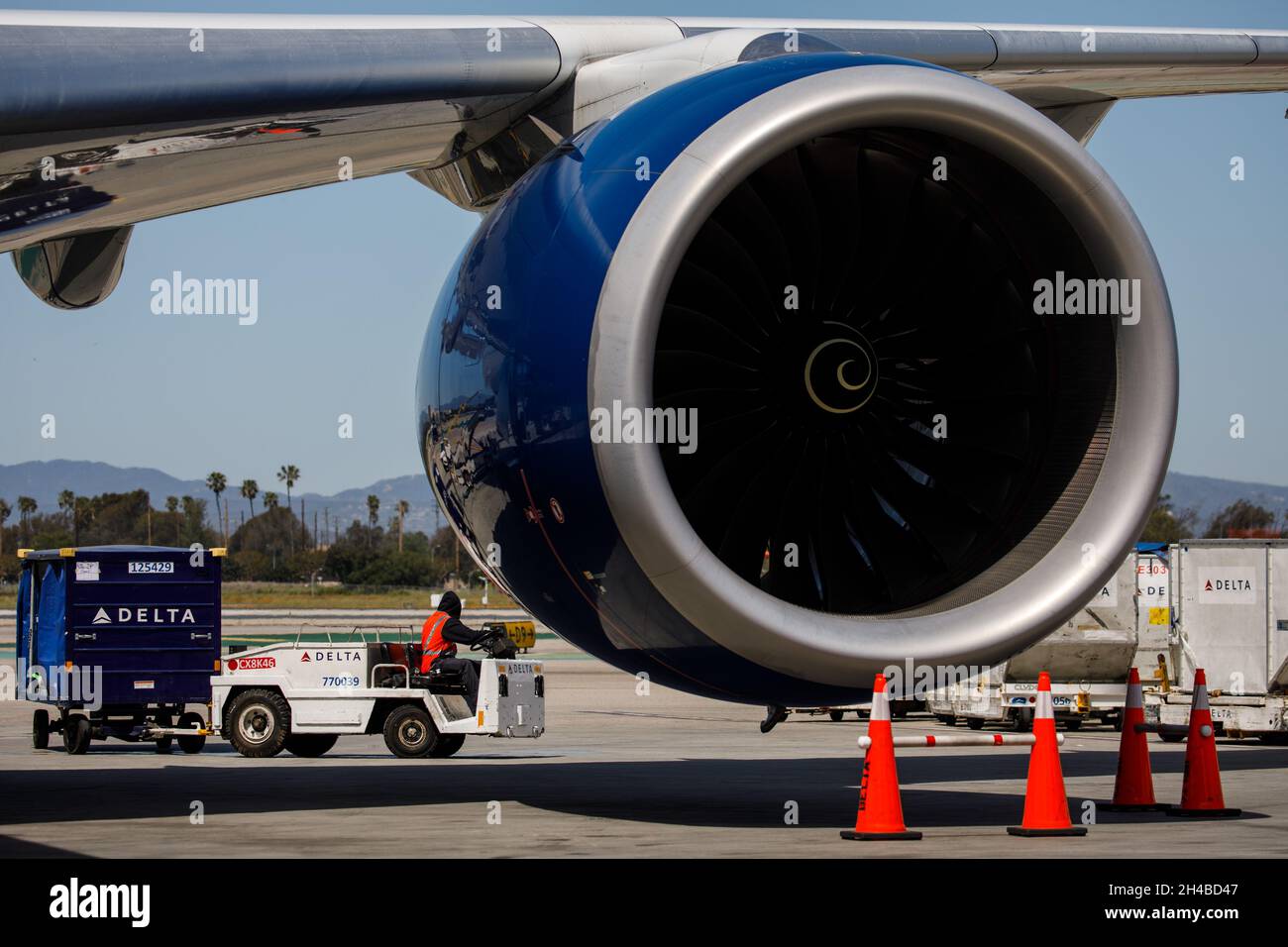 https://c8.alamy.com/comp/2H4BD47/los-angeles-california-usa-29th-mar-2019-the-engine-of-a-delta-air-lines-inc-airbus-se-a350-900-registration-n504dn-on-the-tarmac-at-los-angeles-international-airport-lax-on-friday-march-29-2019-in-los-angeles-calif-2019-patrick-t-fallon-credit-image-patrick-fallonzuma-press-wire-2H4BD47.jpg