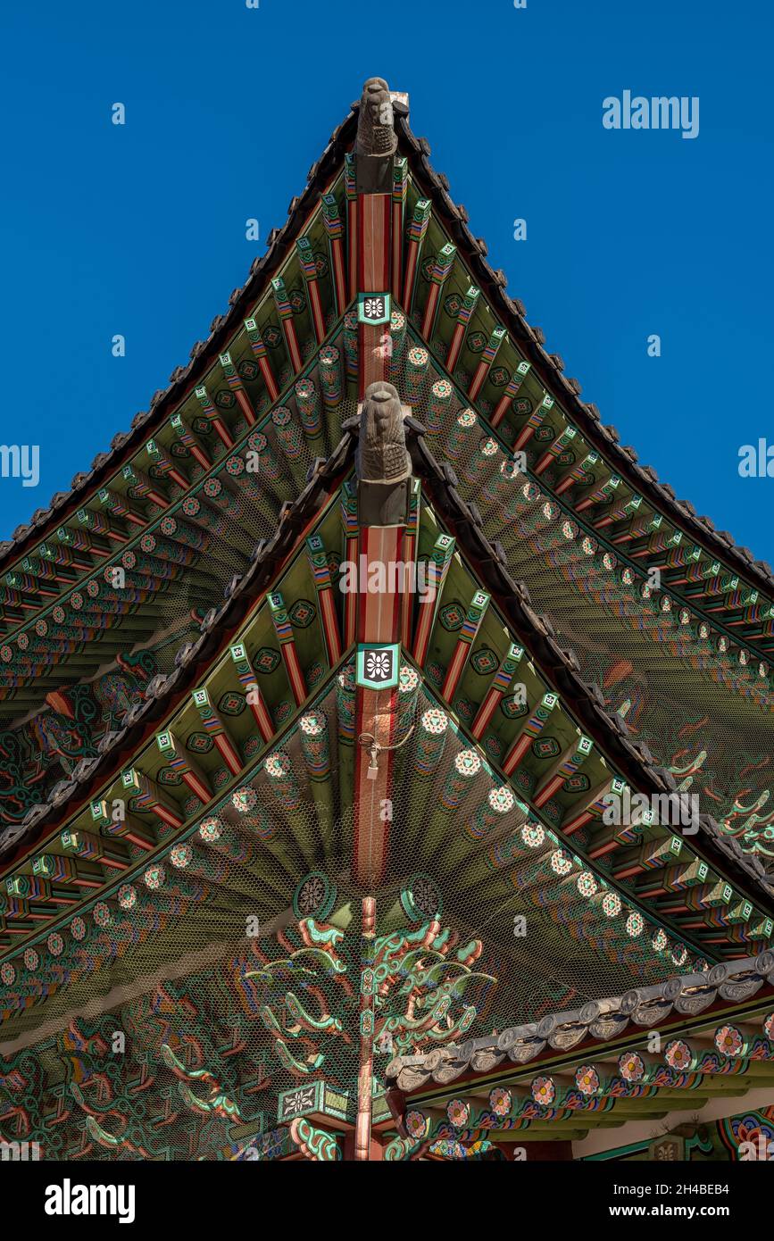 Traditional korean decor roof of village house In Palace. Seoul, South  Korea Stock Photo - Alamy