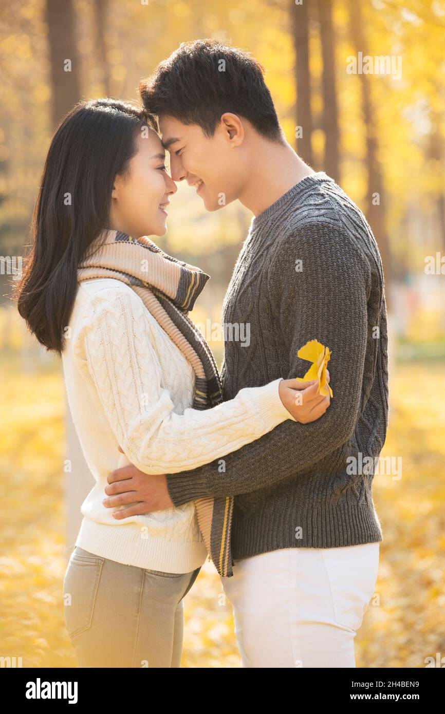 Sweet couple bonding outdoor hi-res stock photography and images - Alamy