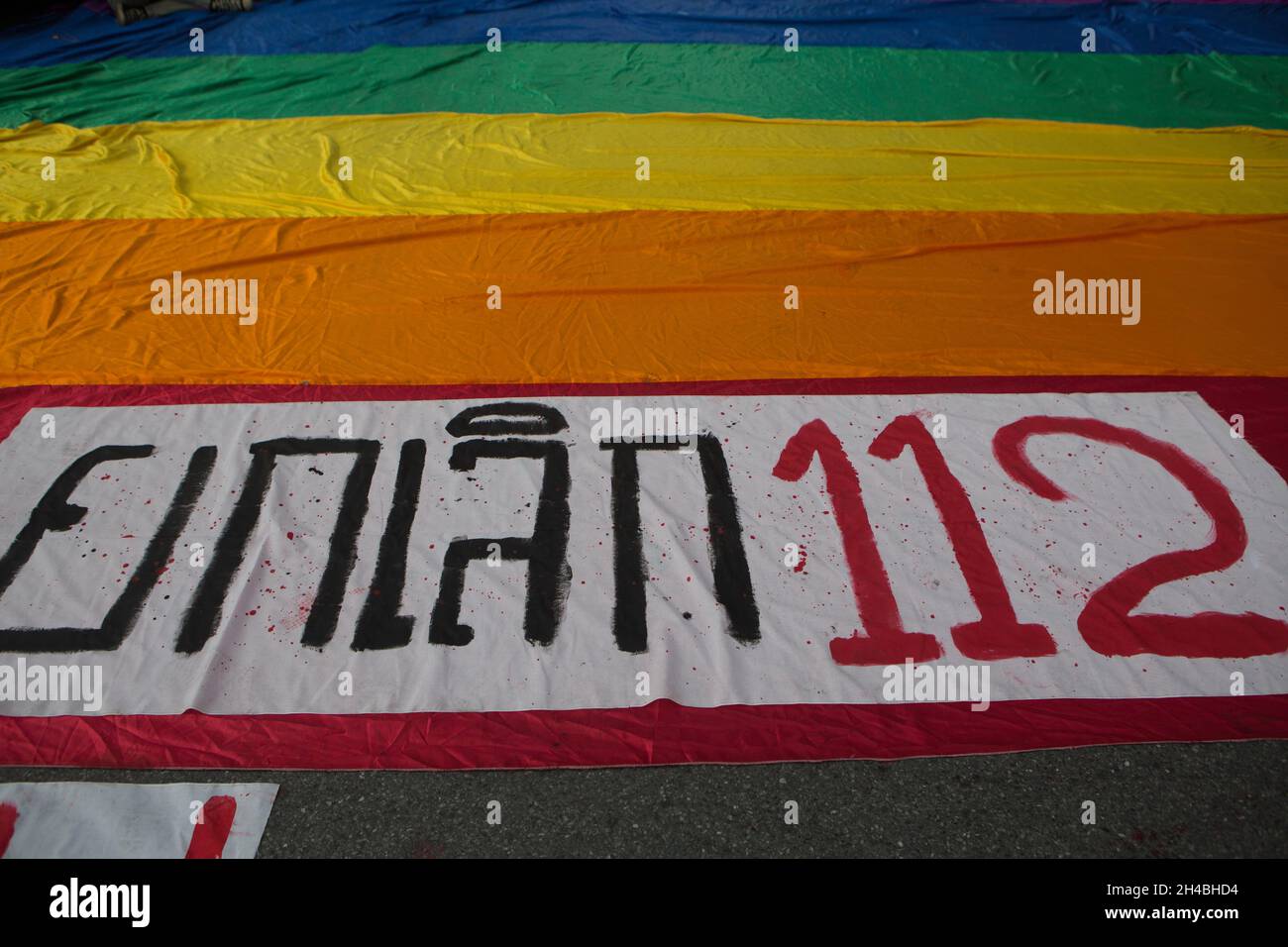 Bangkok, Thailand. 31st Oct, 2021. LGBT protesters have put up banners stating that Article 112 of the lèse-majesté law was repealed. (Photo by Atiwat Silpamethanont/Pacific Press) Credit: Pacific Press Media Production Corp./Alamy Live News Stock Photo