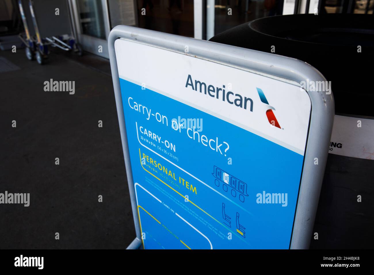 Luggage sizer hi-res stock photography and images - Alamy