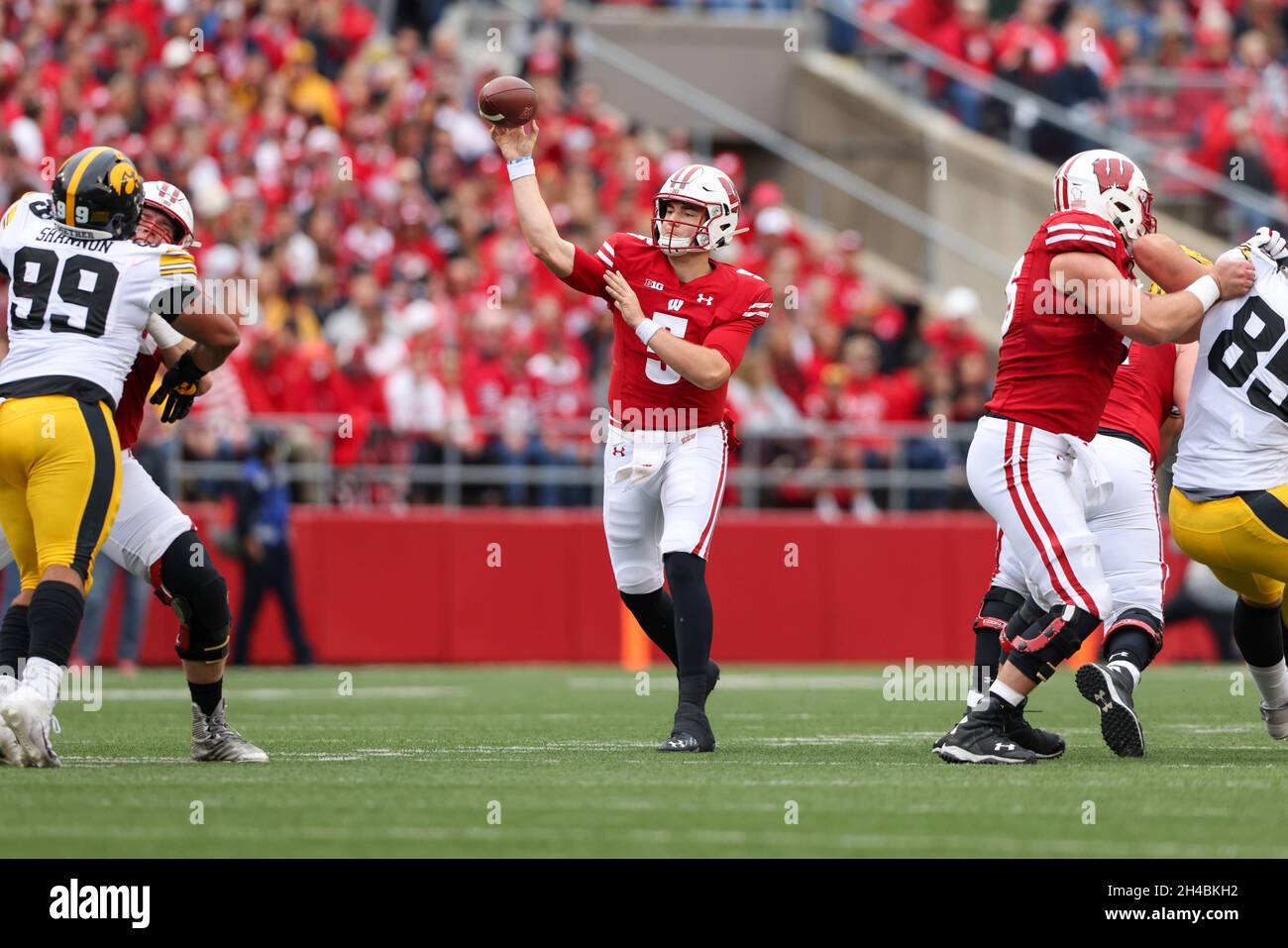 October 30, 2021 Wisconsin Badgers quarterback Graham Mertz (5