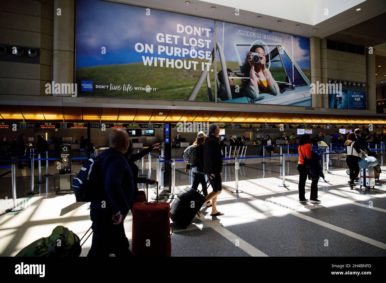 Los Angeles California USA. 28th Mar 2019. Passengers carry
