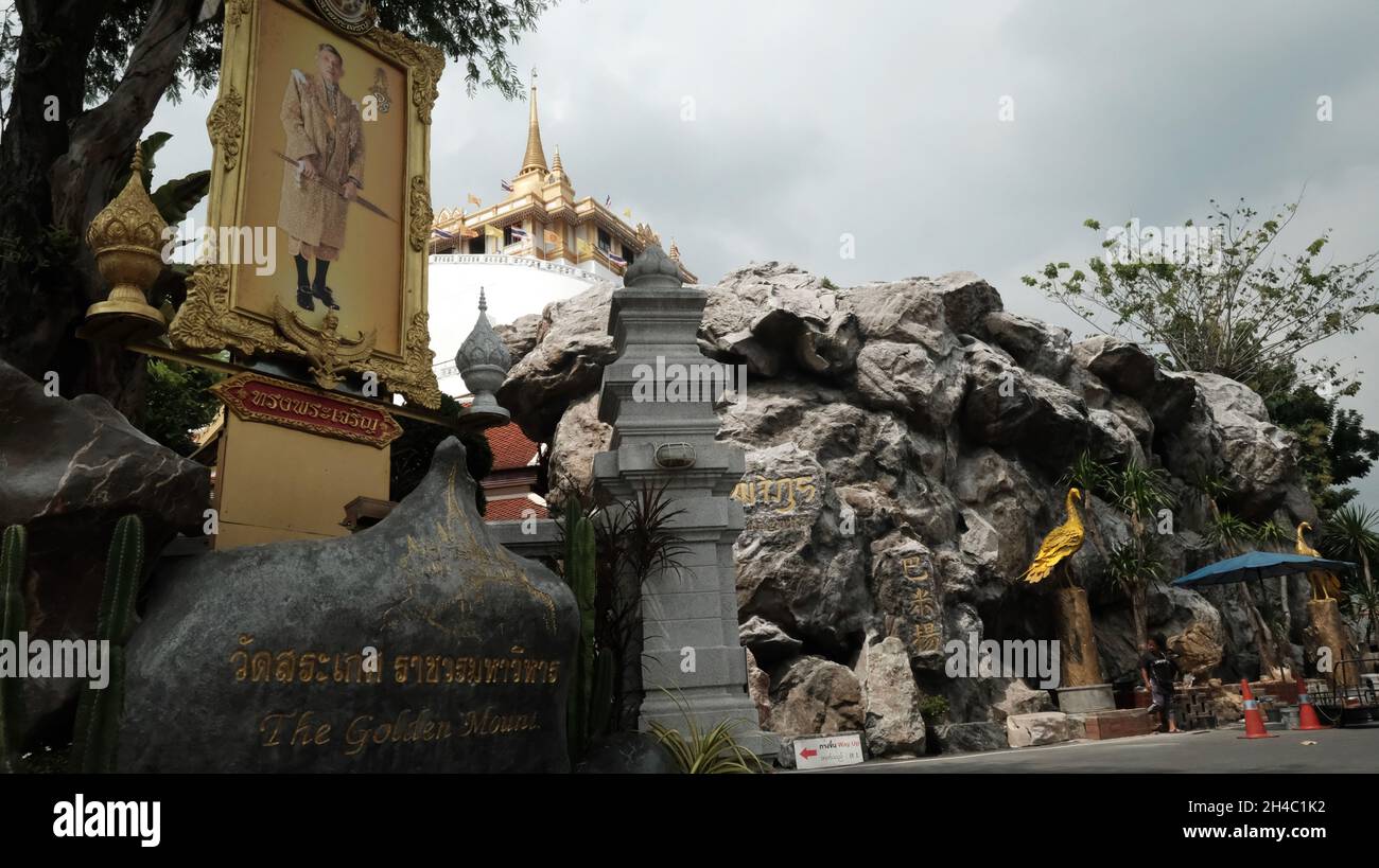 Slip sko Er Konfrontere Wat Saket aka Temple of the Golden Mount, Pom Prap Sattru Phai,  Bangkok,Thailand Stock Photo - Alamy