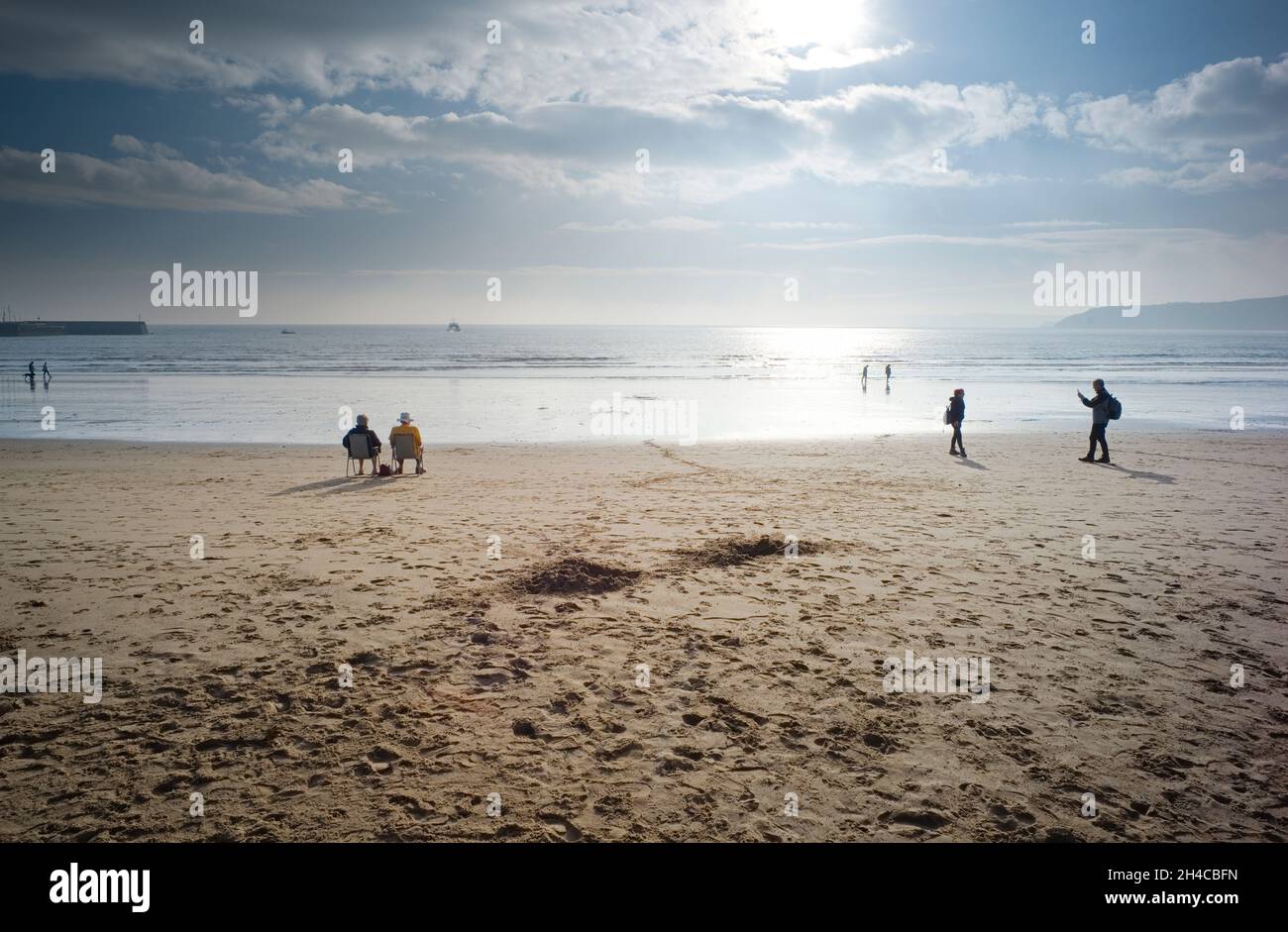 Scarborough beach with older people sitting out early in the morning Stock Photo