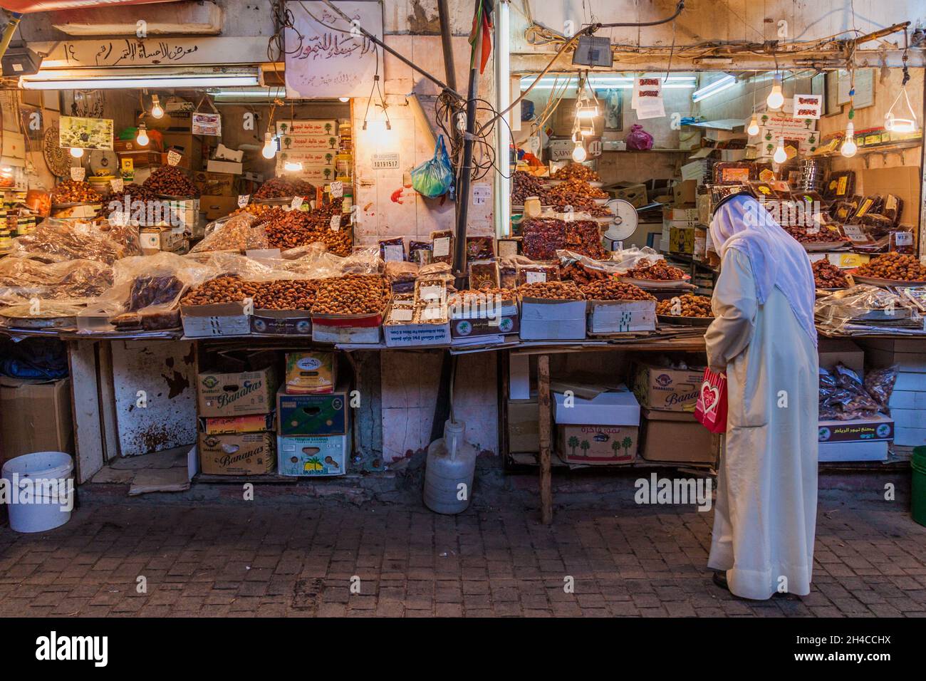 KUWAIT CITY, KUWAIT MARCH 17, 2017 Local man shops at a date stall
