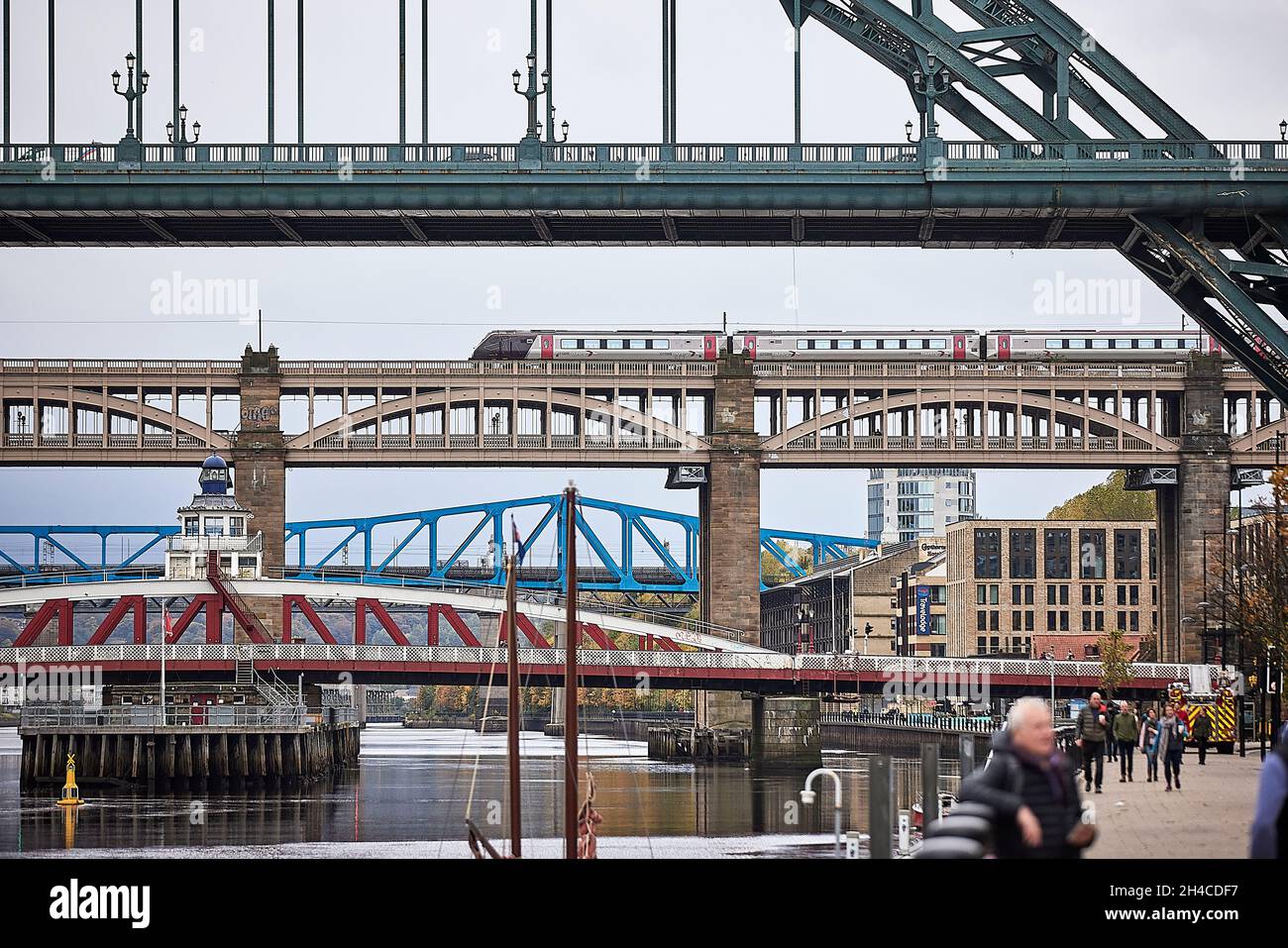 Newcastle upon Tyne Quayside area Tyne Bridge, Swing bridge, High Level railway bridge and blue Railway bridge crossing the River Tyne Stock Photo
