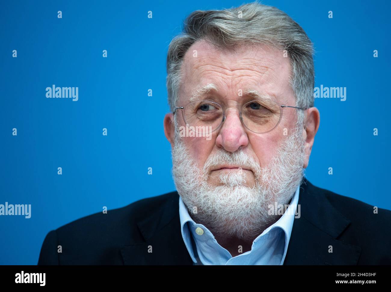 Berlin, Germany. 02nd Nov, 2021. Thomas Mertens, Chairman of the Standing Commission on Vaccination (STIKO), speaks at the Federal Press Conference about possible measures to get through the Corona pandemic well in winter. Credit: Bernd von Jutrczenka/dpa/Alamy Live News Stock Photo