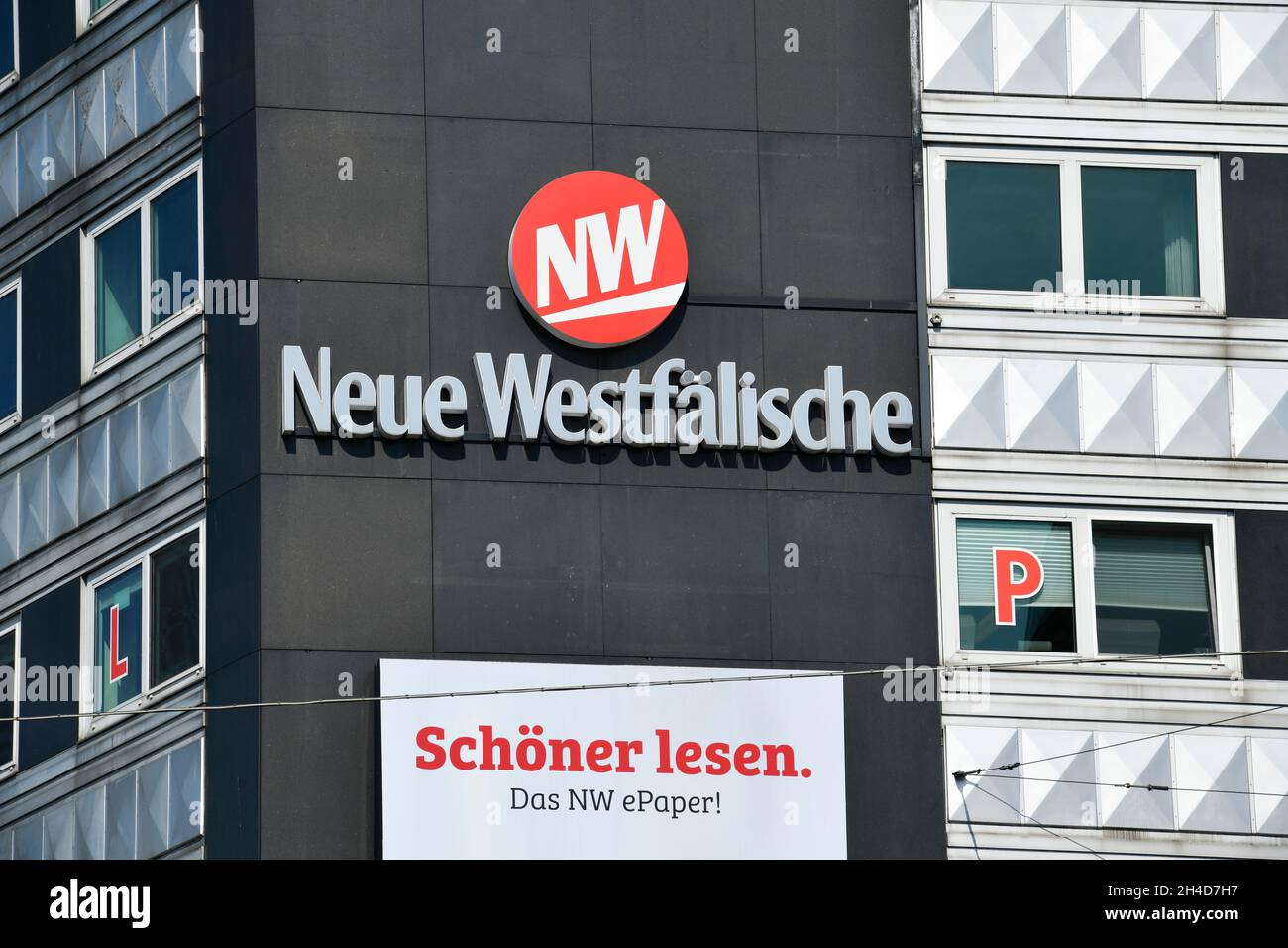 Werbung Tageszeitung Neue Westfälische, Jahnplatz, Bielefeld, Nordrhein-Westfalen, Deutschland Stock Photo