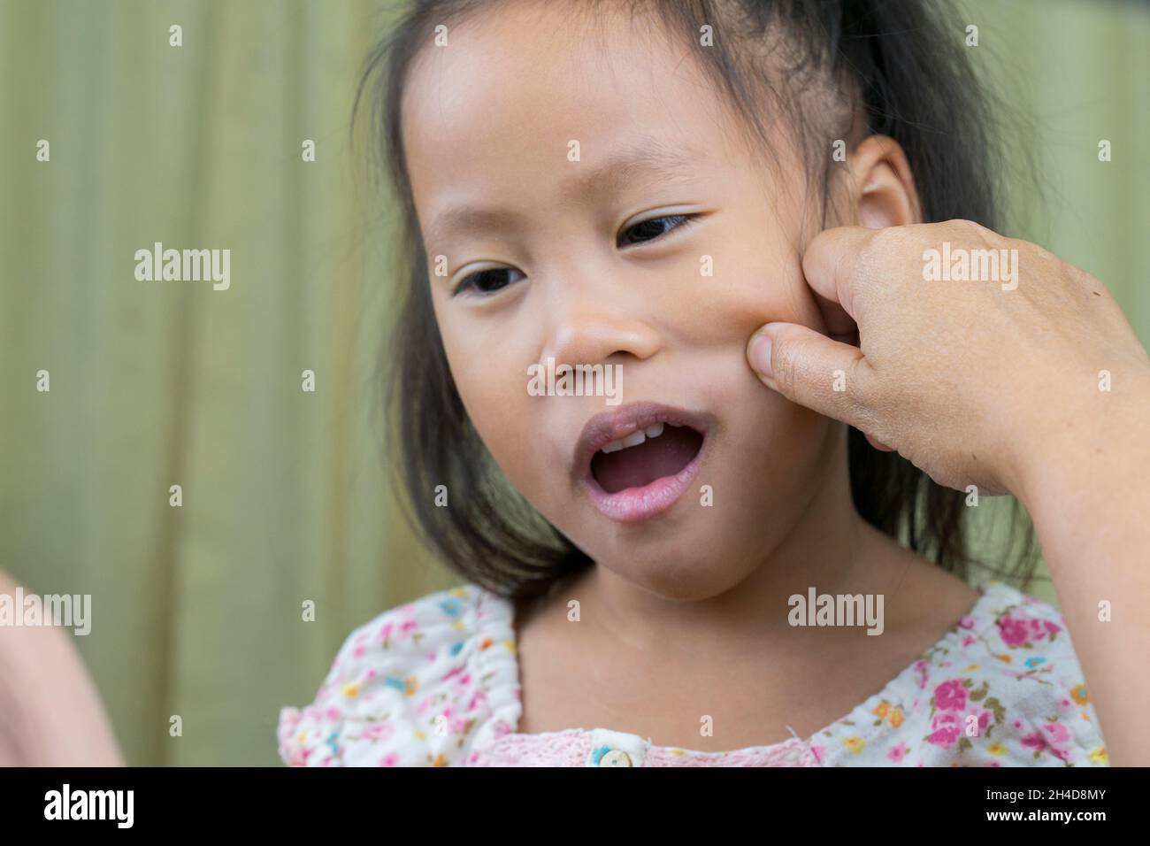Pinching Cheeks Hi Res Stock Photography And Images Alamy