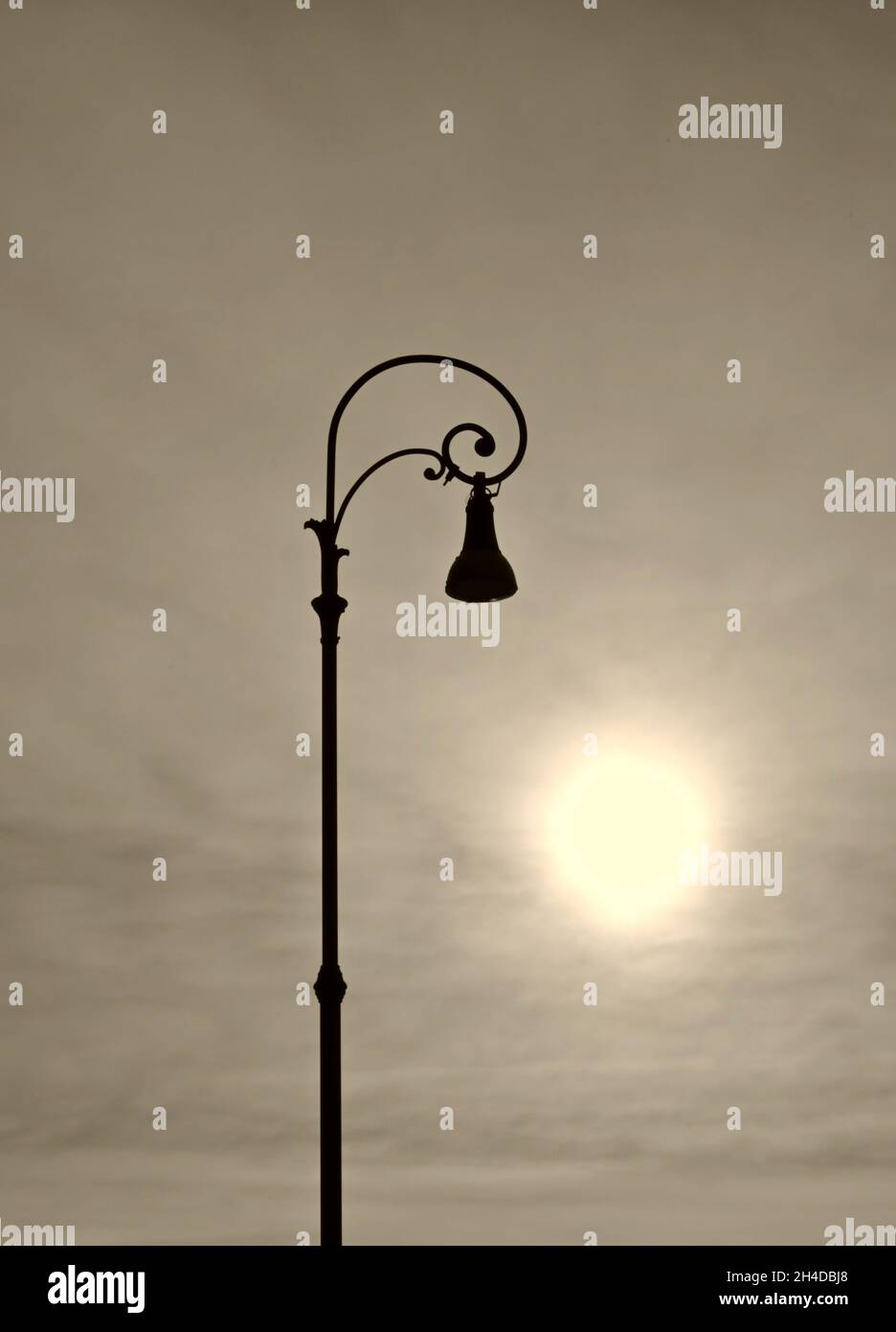 Street lamp silhouette hi-res stock photography and images - Alamy