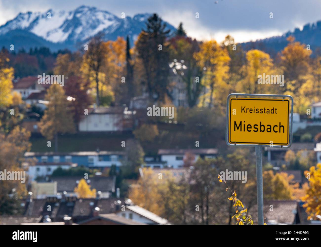 Miesbach, Germany. 02nd Nov, 2021. The place-name sign with the inscription 'Kreisstadt Miesbach' is located on the access road to the village. The district of Miesbach is currently one of the districts in Germany most affected by the coronavirus. Credit: Peter Kneffel/dpa/Alamy Live News Stock Photo