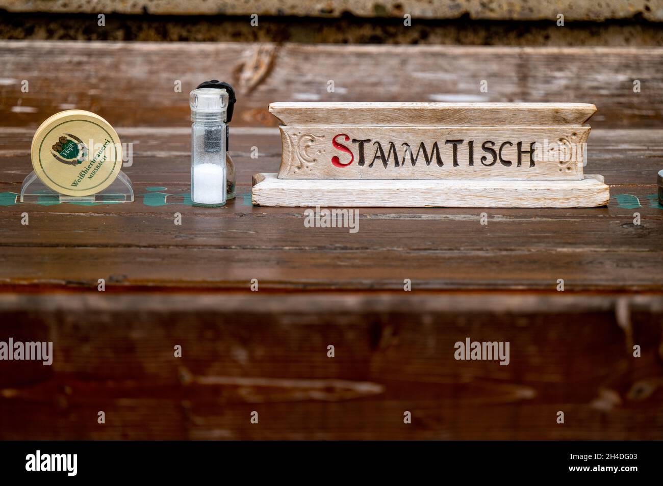 Miesbach, Germany. 02nd Nov, 2021. A sign with the inscription 'Stammtisch' stands on a table in the outdoor area of a restaurant in the village of Miesbach. The district of Miesbach is currently one of the districts in Germany most affected by the coronavirus. Credit: Peter Kneffel/dpa/Alamy Live News Stock Photo