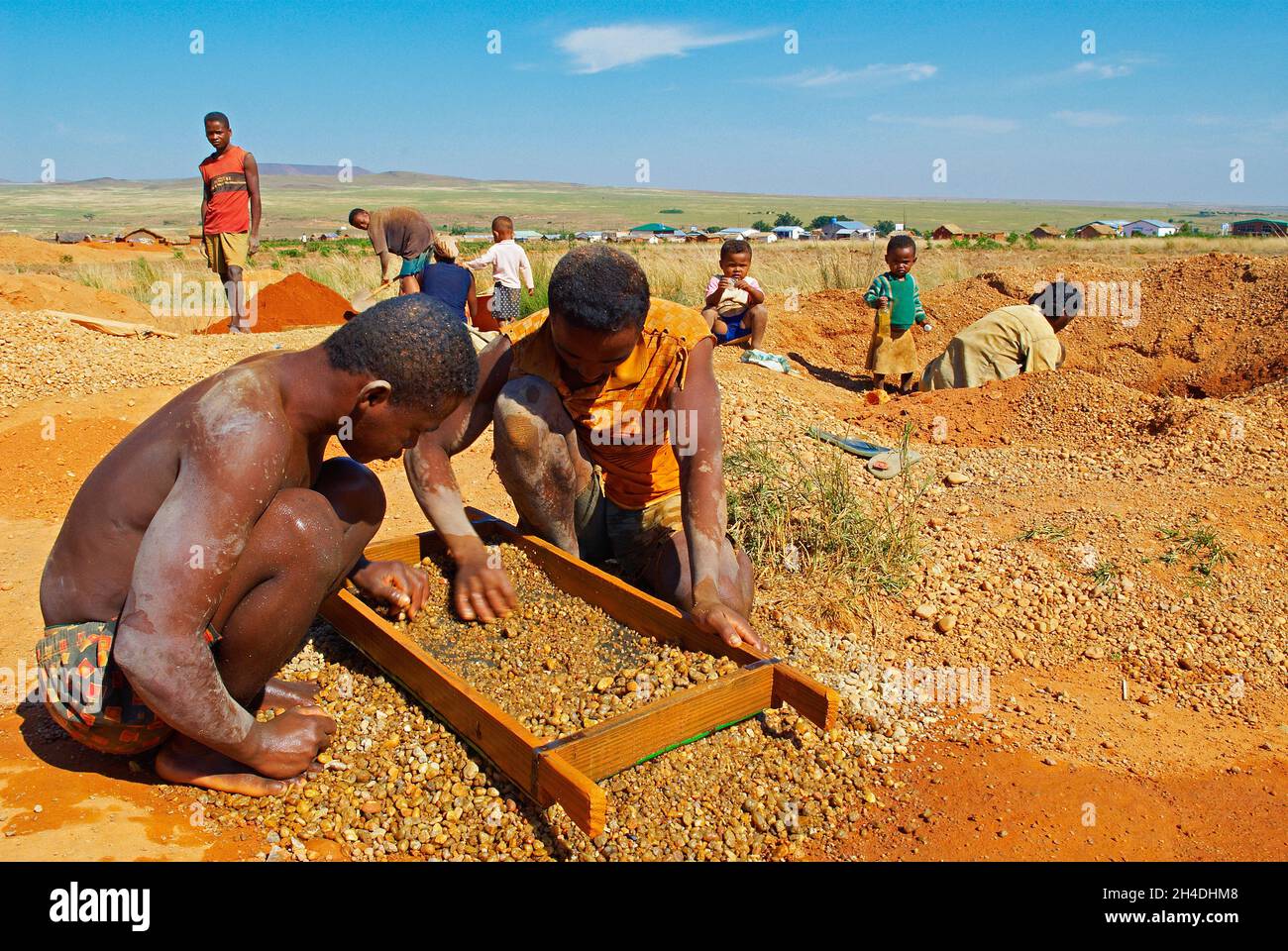 Madagascar. Ville miniere de Ilakaka, le royaume du saphir. Chercheur de saphir. // Madagascar. Mine city of Ilakaka, Sapphire 'kingdom'. Stock Photo