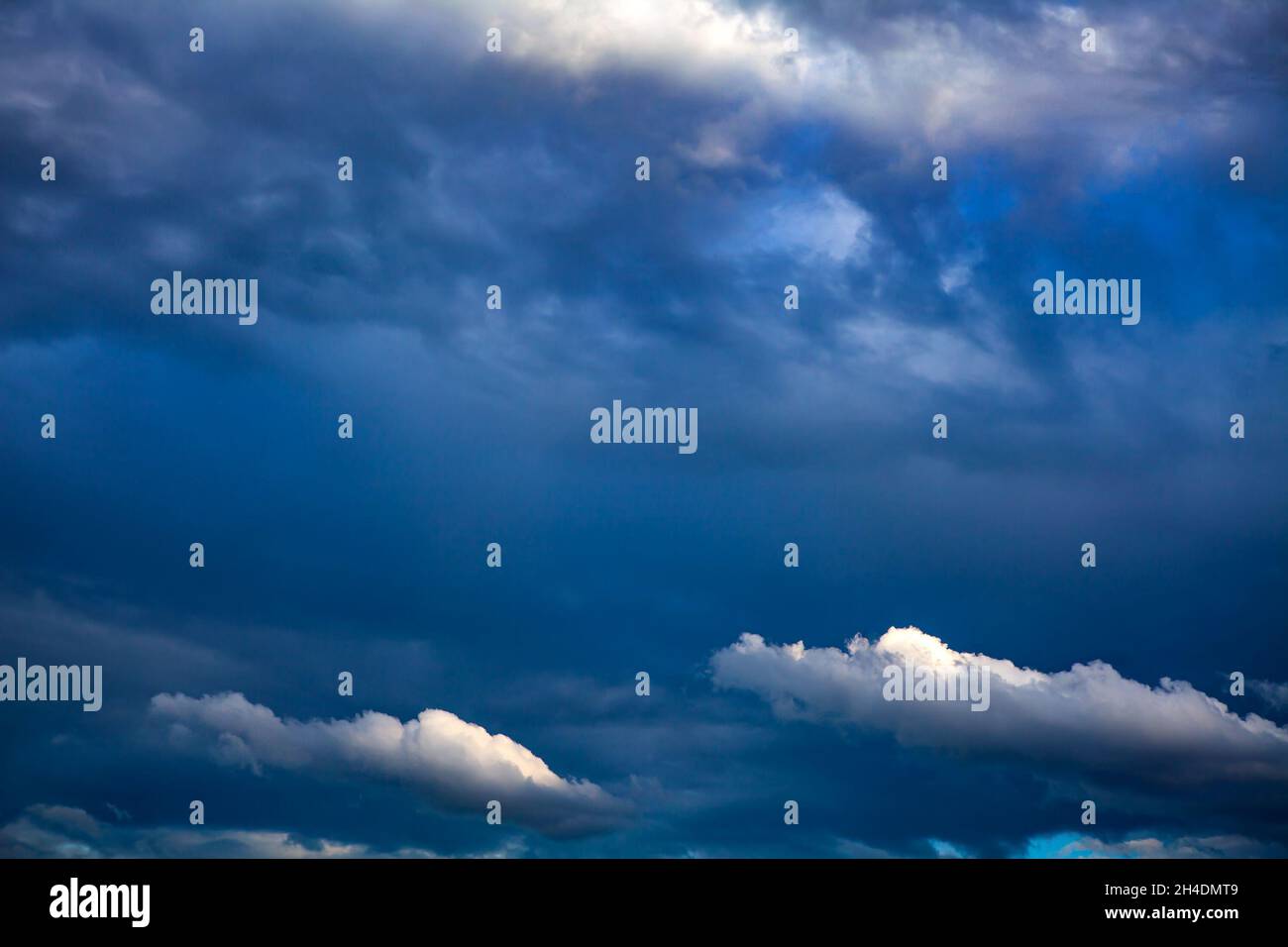 Dramatic Dark Clouds before Thunder Storm and Rain Stock Photo - Alamy