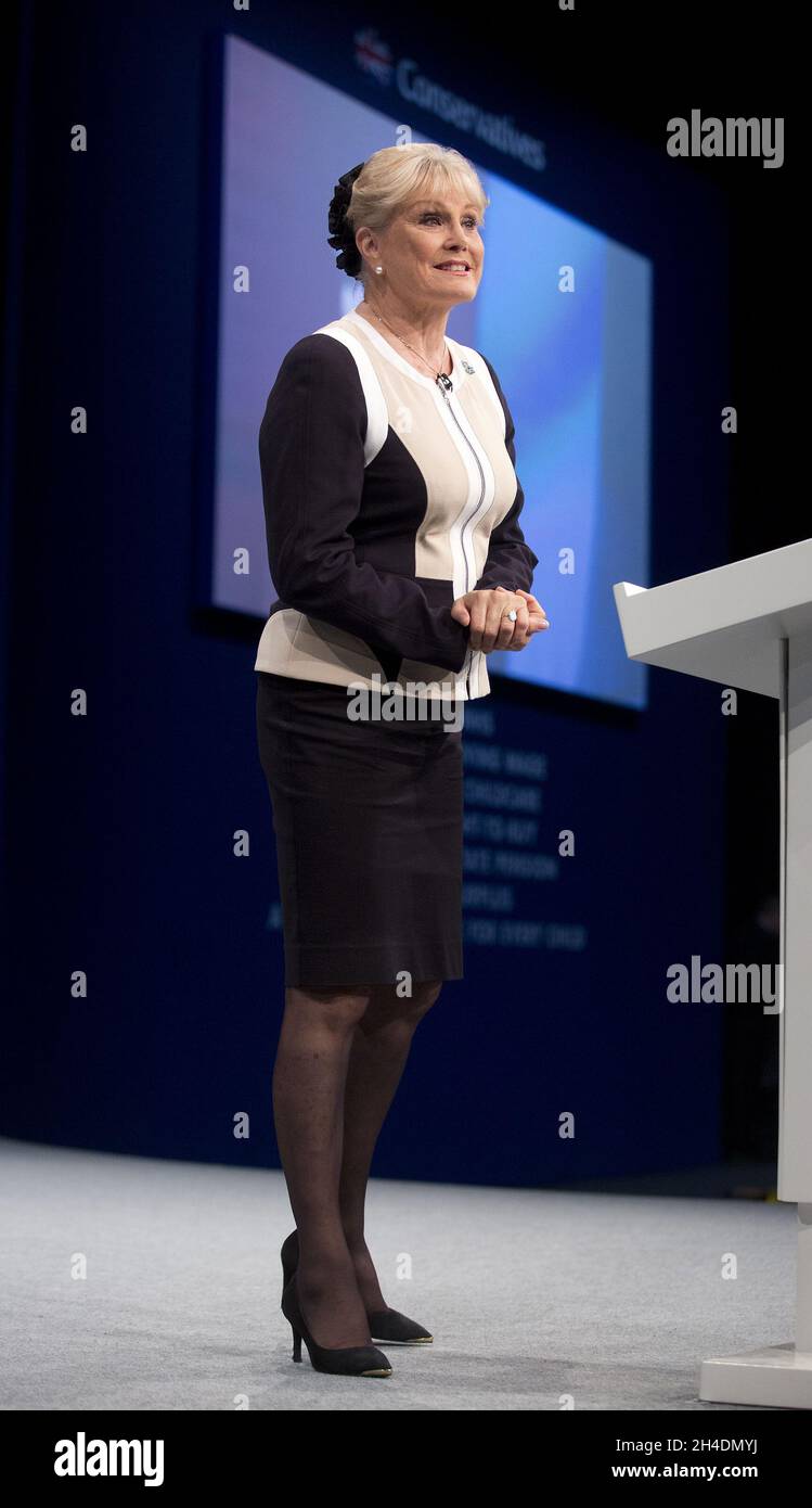 Tv presenter angela rippon hi-res stock photography and images - Alamy