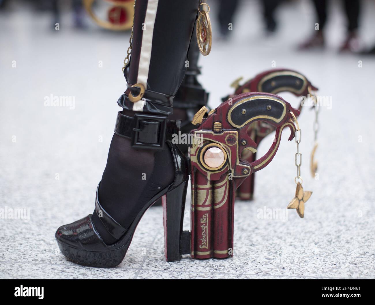 Bayonetta cosplayer's incredible gun heels will leave you spellbound -  Dexerto