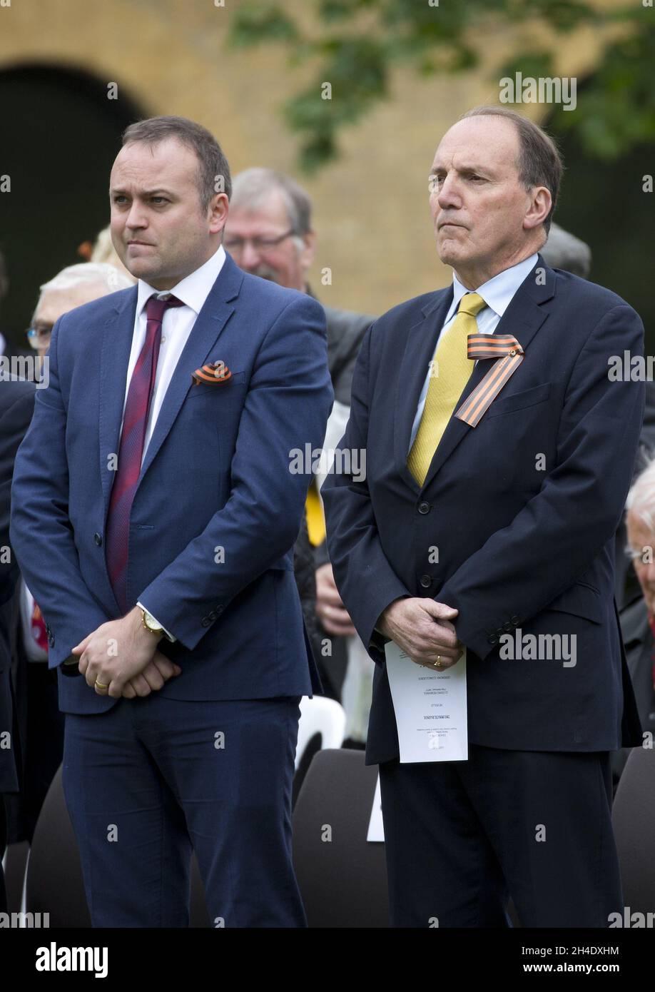 British politicians Neil Coyle and Simon Hughes attend Victory Day celebrations at the Soviet War Memorial in London, to mark the 72nd anniversary of the victory of the Soviet Army and its Allies over Nazi Germany in World War II. Picture dated: Tuesday May 9, 2017. Photo credit should read: Isabel Infantes / EMPICS Entertainment. Stock Photo