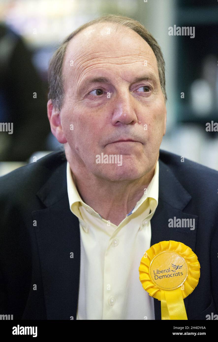 Former Liberal Democrats Bermondsey and Old Southwark MP Sir Simon Hughes visit an artisan bakery Comptoir Gourmand in Bermondsey, south London, during the campaign trail for the General Election next Thursday June 8. Picture dated: , Tuesday May 30, 2017. Photo credit should read: Isabel Infantes / EMPICS Entertainment. Stock Photo