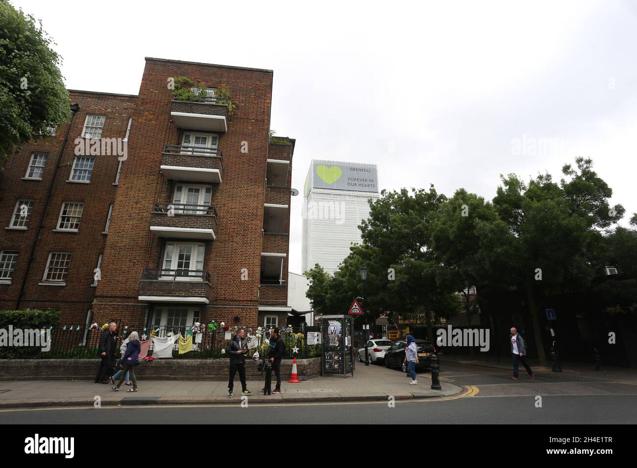 A view of the Grenfell Tower, North Kensington, where today people are paying tribute to the fire victims, on the one year anniversary since the blaze, which claimed 72 lives. Picture dated: Thursday June 14, 2018 Stock Photo