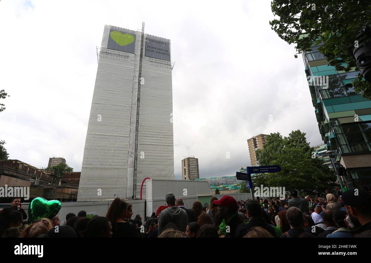 A view of the Grenfell Tower, North Kensington, where today people are paying tribute to the fire victims, on the one year anniversary since the blaze, which claimed 72 lives. Picture dated: Thursday June 14, 2018 Stock Photo