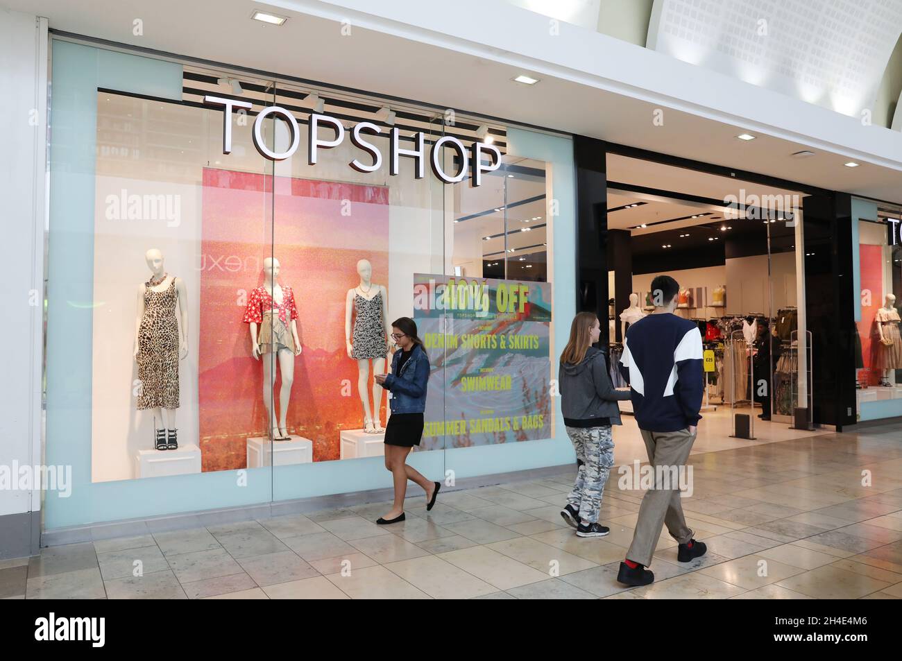 Topshop retail shop hi-res stock photography and images - Page 7 - Alamy