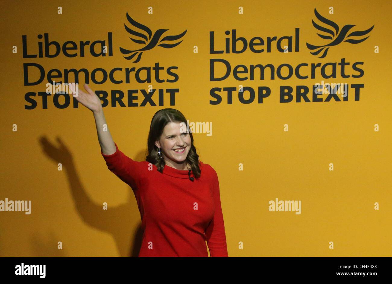 Jo Swinson waving at the end of his speech at Embankment in London after she was elected leader of the Liberal Democrats. Picture dated: Monday July 22, 2019. Photo credit should read: Isabel Infantes / EMPICS Entertainment. Stock Photo