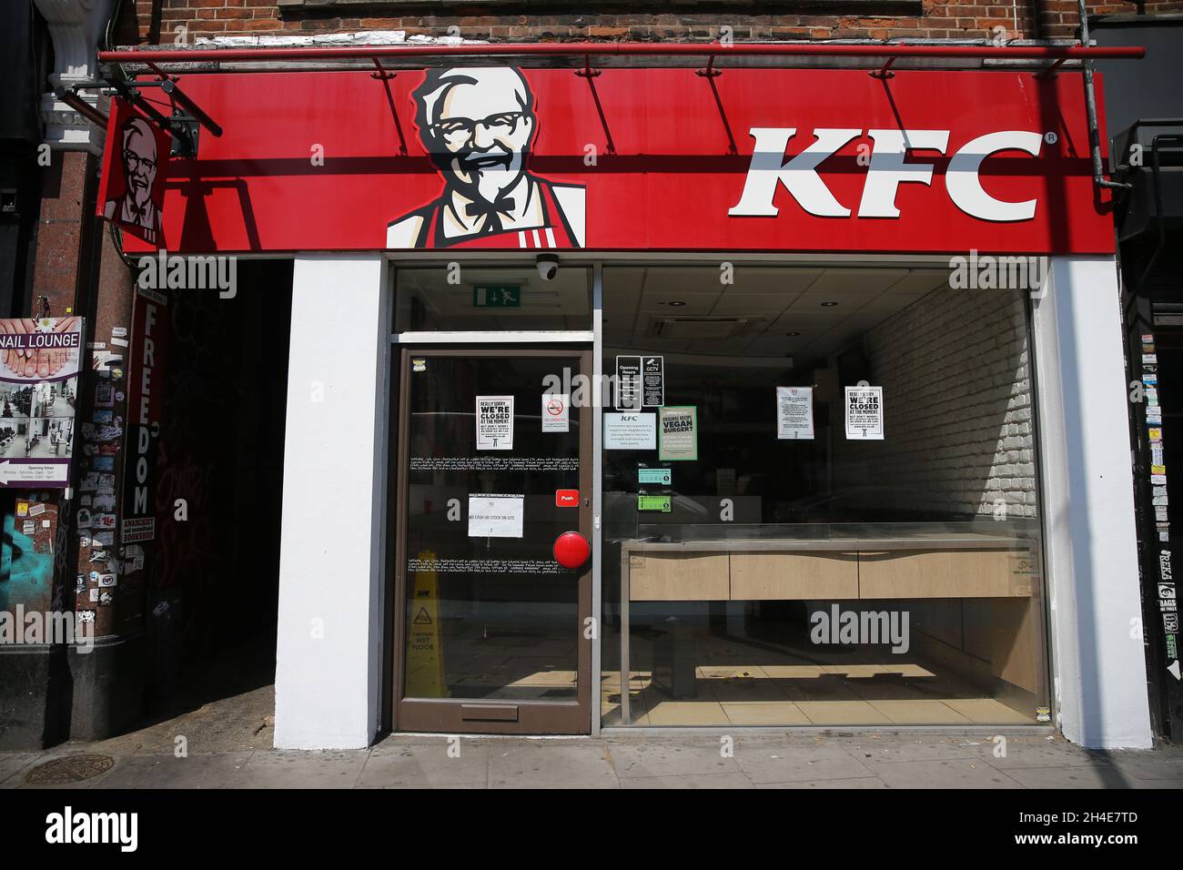 A KFC branch remains closed near Aldgate East in east London, as the UK continues in lockdown to help curb the spread of the coronavirus. Picture date: Friday April 24, 2020.  Stock Photo
