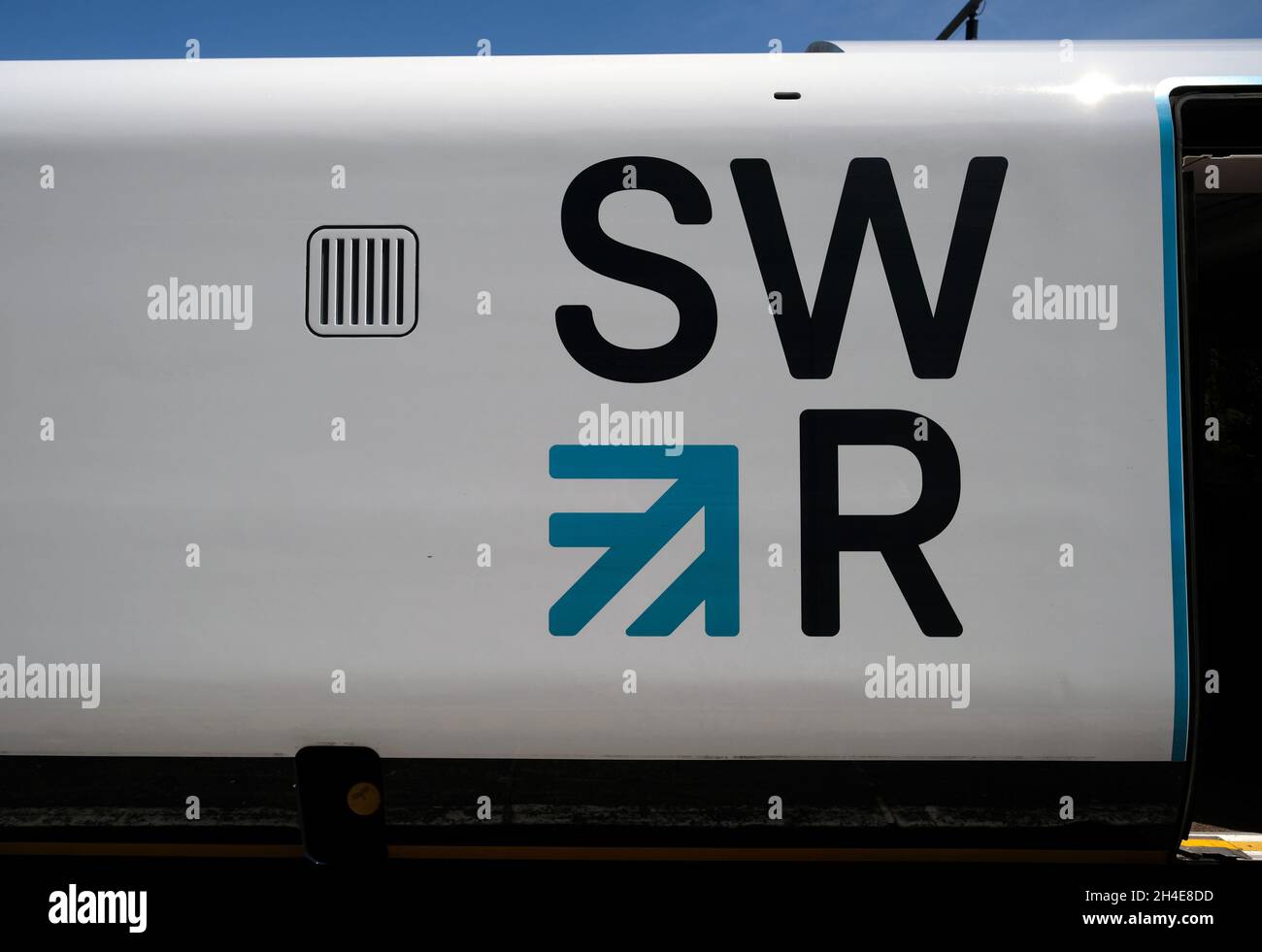 Swr Train Track A South Western Railway (SWR) train in Bournemouth railway station ...