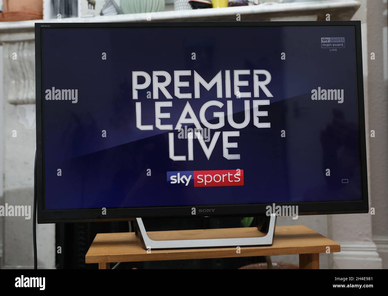 Sky sports and television hi-res stock photography and images - Alamy