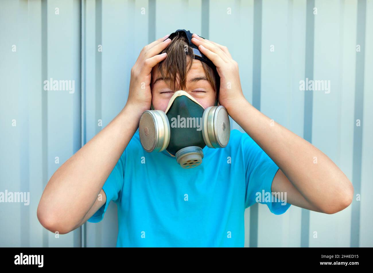 Respirator gas mask child hi-res stock photography and images - Alamy
