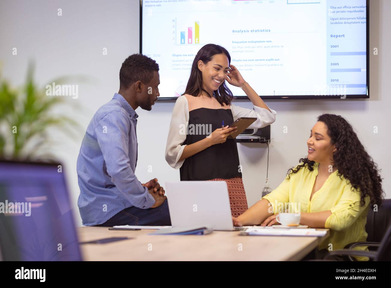 Diverse group of people at work hi-res stock photography and images - Alamy
