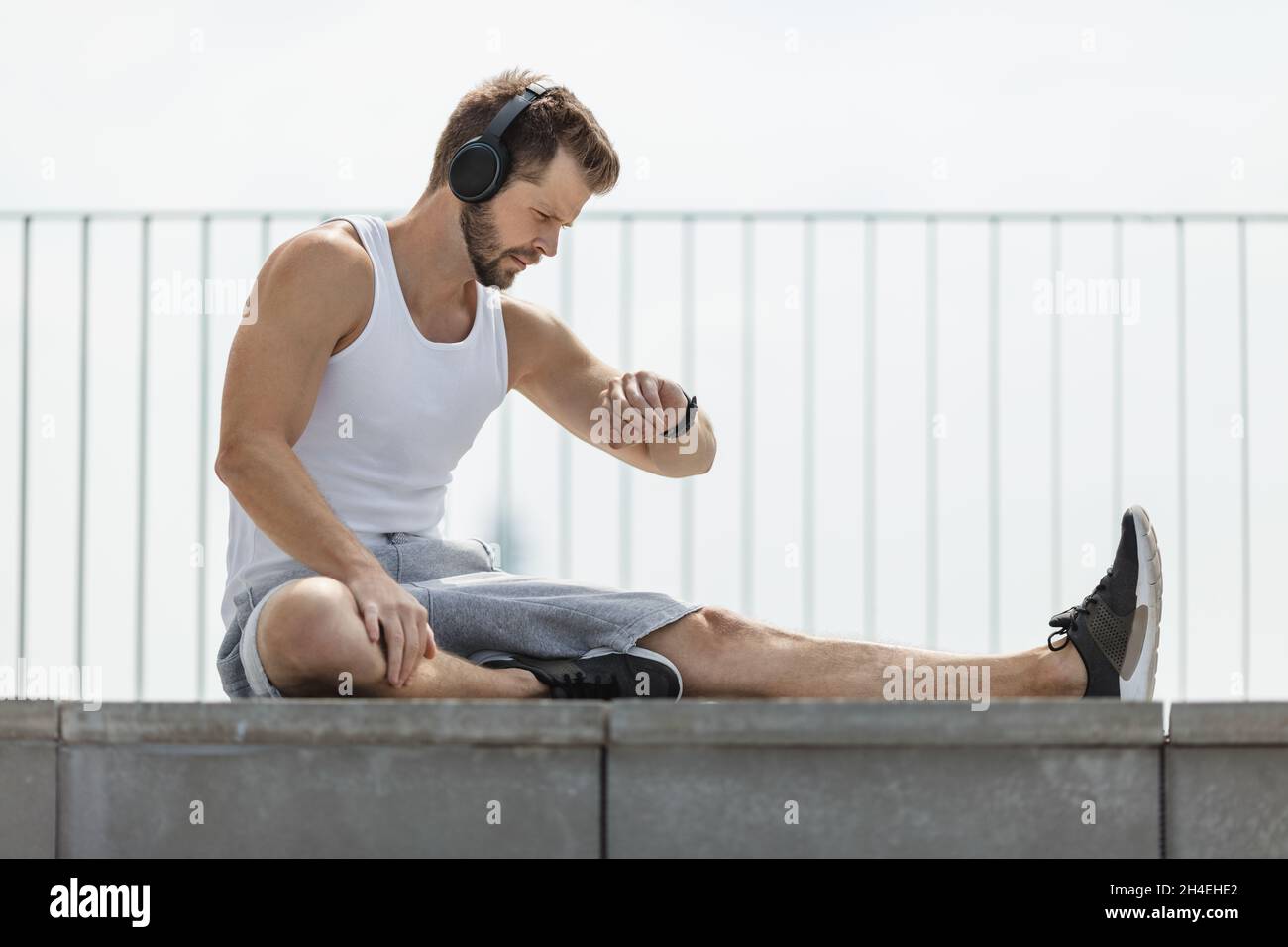 Handsome young man training and working out outdoors Stock Photo - Alamy