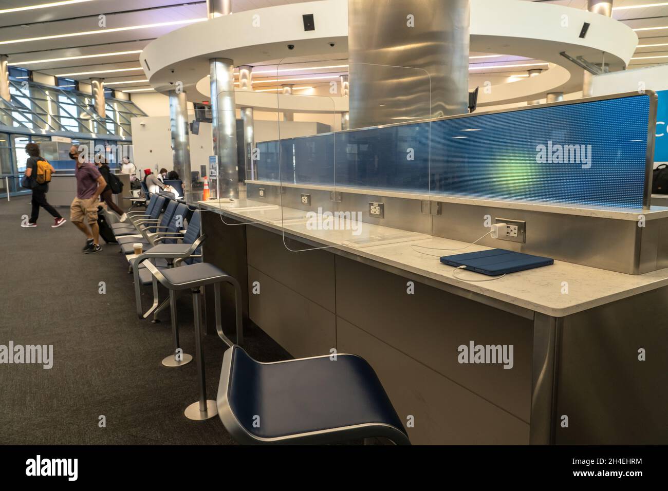 Airport terminal seating hires stock photography and images Alamy