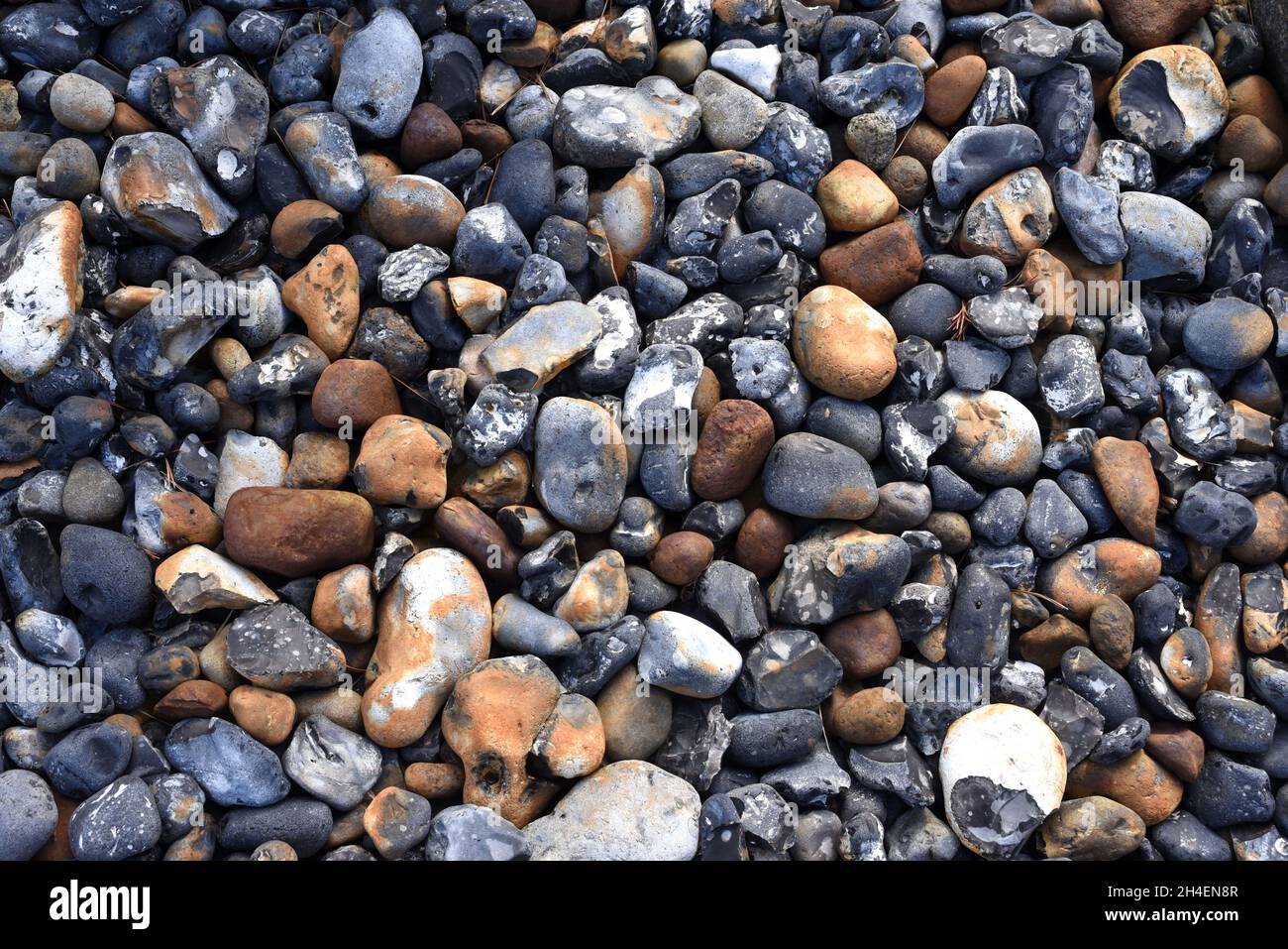 Kieselsteine an der Ostseekueste sind wunderschoen anzusehen. Pebbles on the Baltic coast are beautiful to look at. Stock Photo