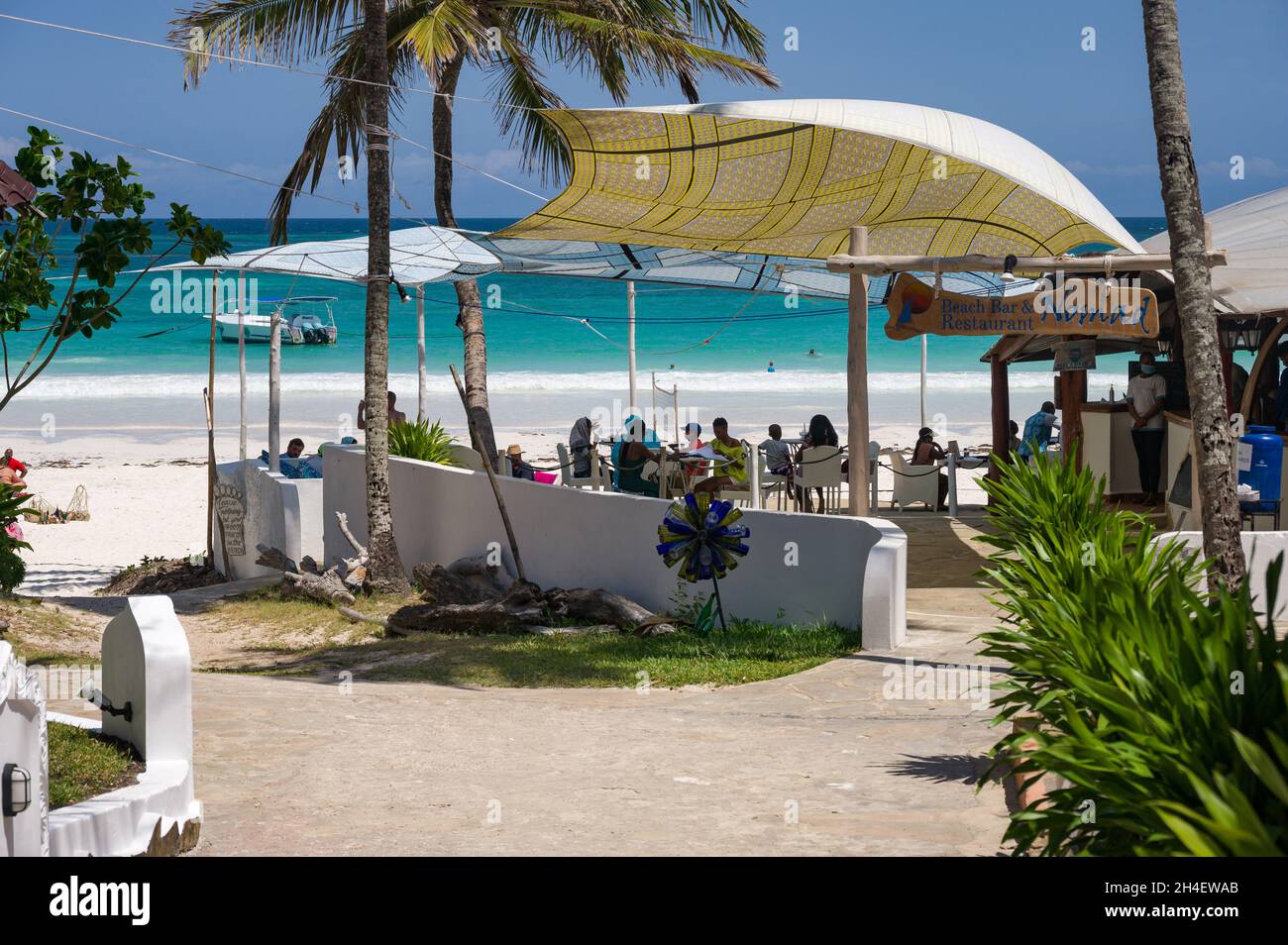 Exterior of Nomads beach restaurant with white sand beach in foreground, Diani, Kenya Stock Photo