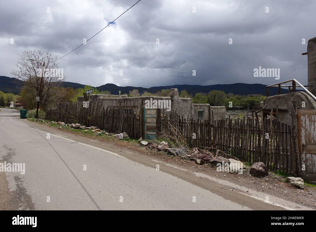 Roaming along the streets hires stock photography and images Alamy